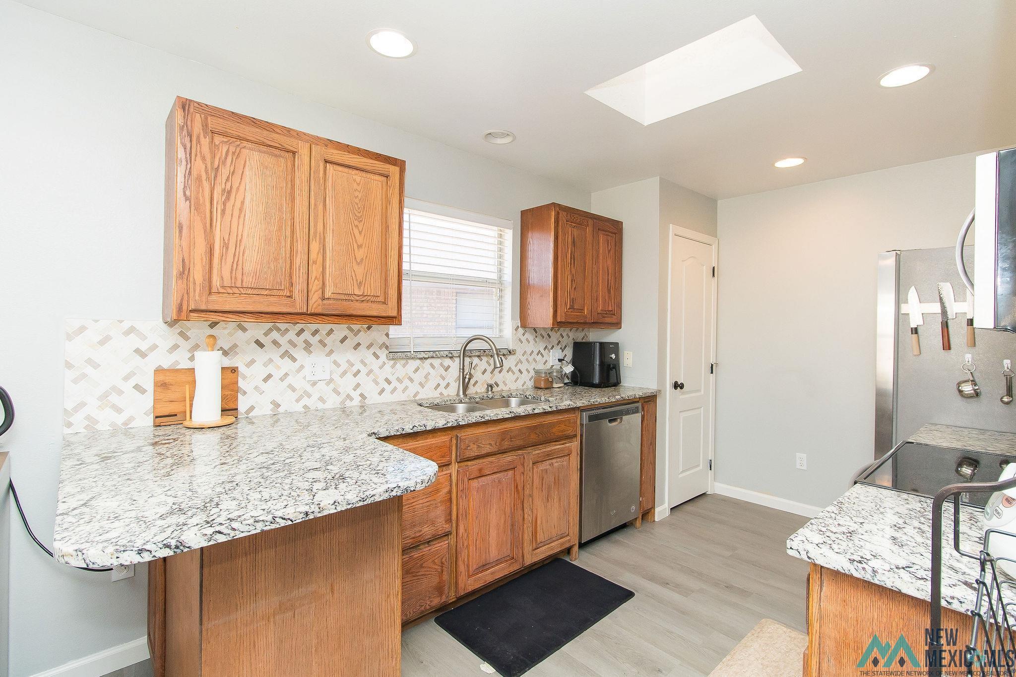 Clovis, New Mexico 88101, United States, 3 Bedrooms Bedrooms, ,2 BathroomsBathrooms,Residential,Pending,31755