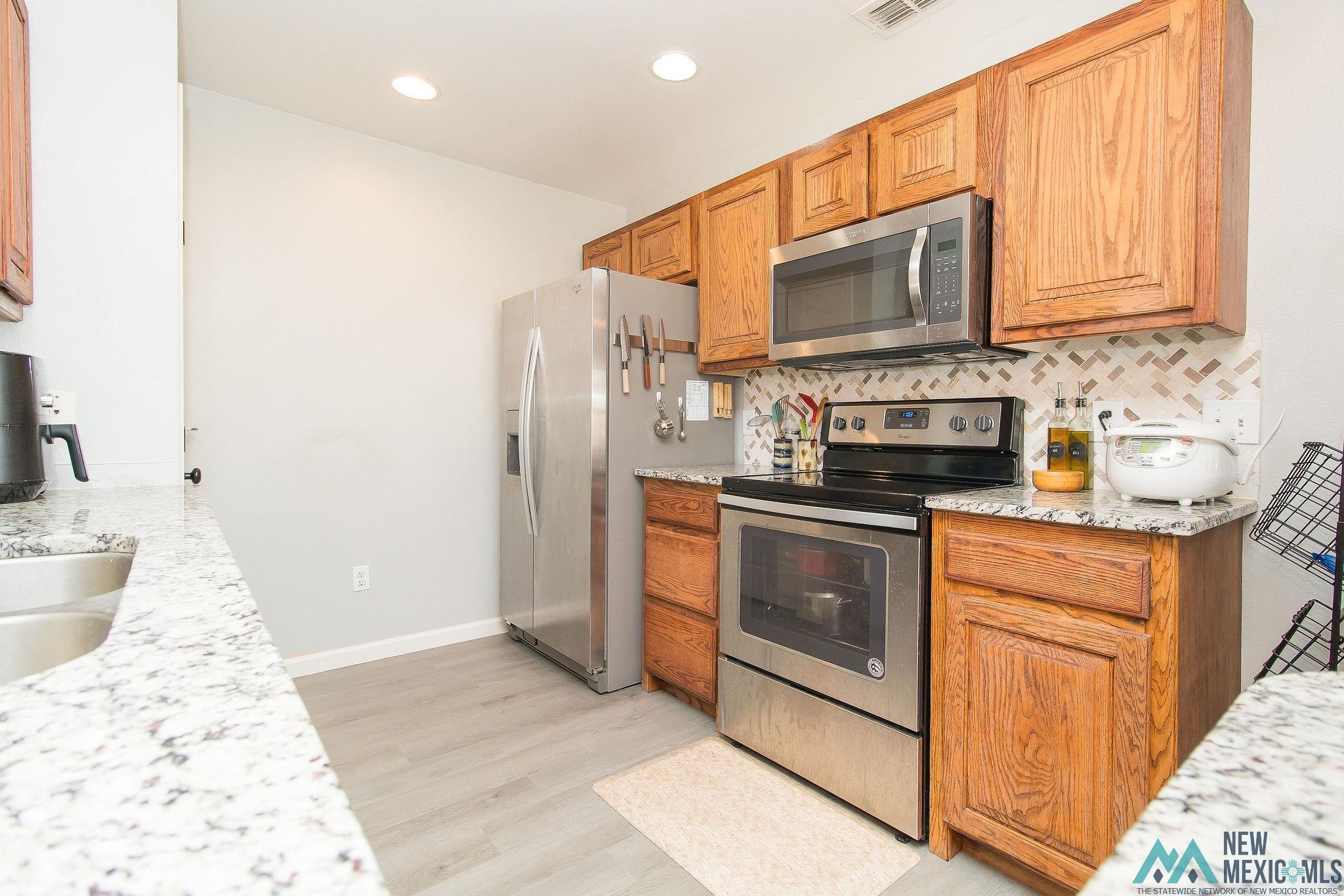 Clovis, New Mexico 88101, United States, 3 Bedrooms Bedrooms, ,2 BathroomsBathrooms,Residential,Pending,31755