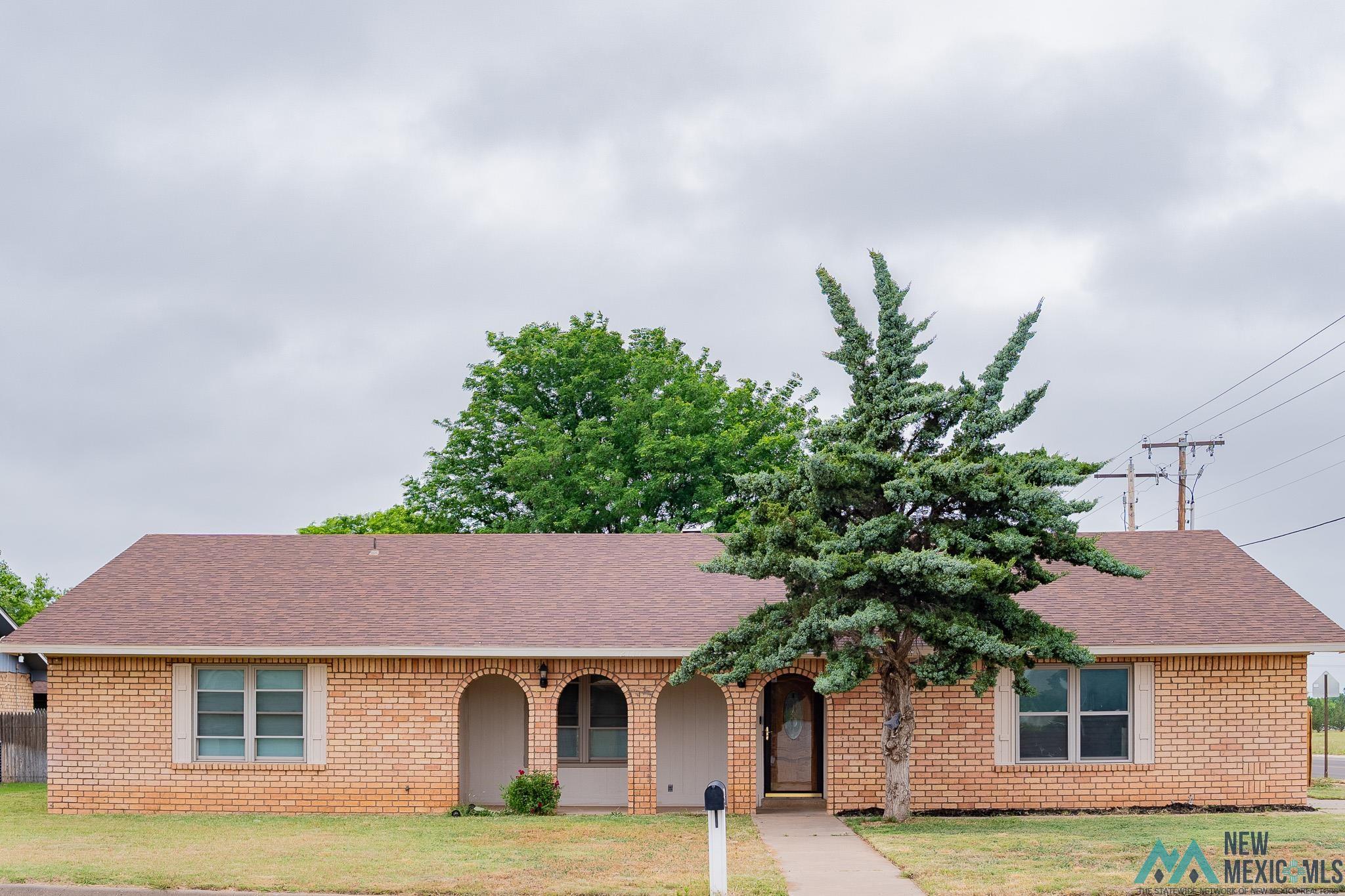 2140 Castle Court, Clovis, Texas image 1