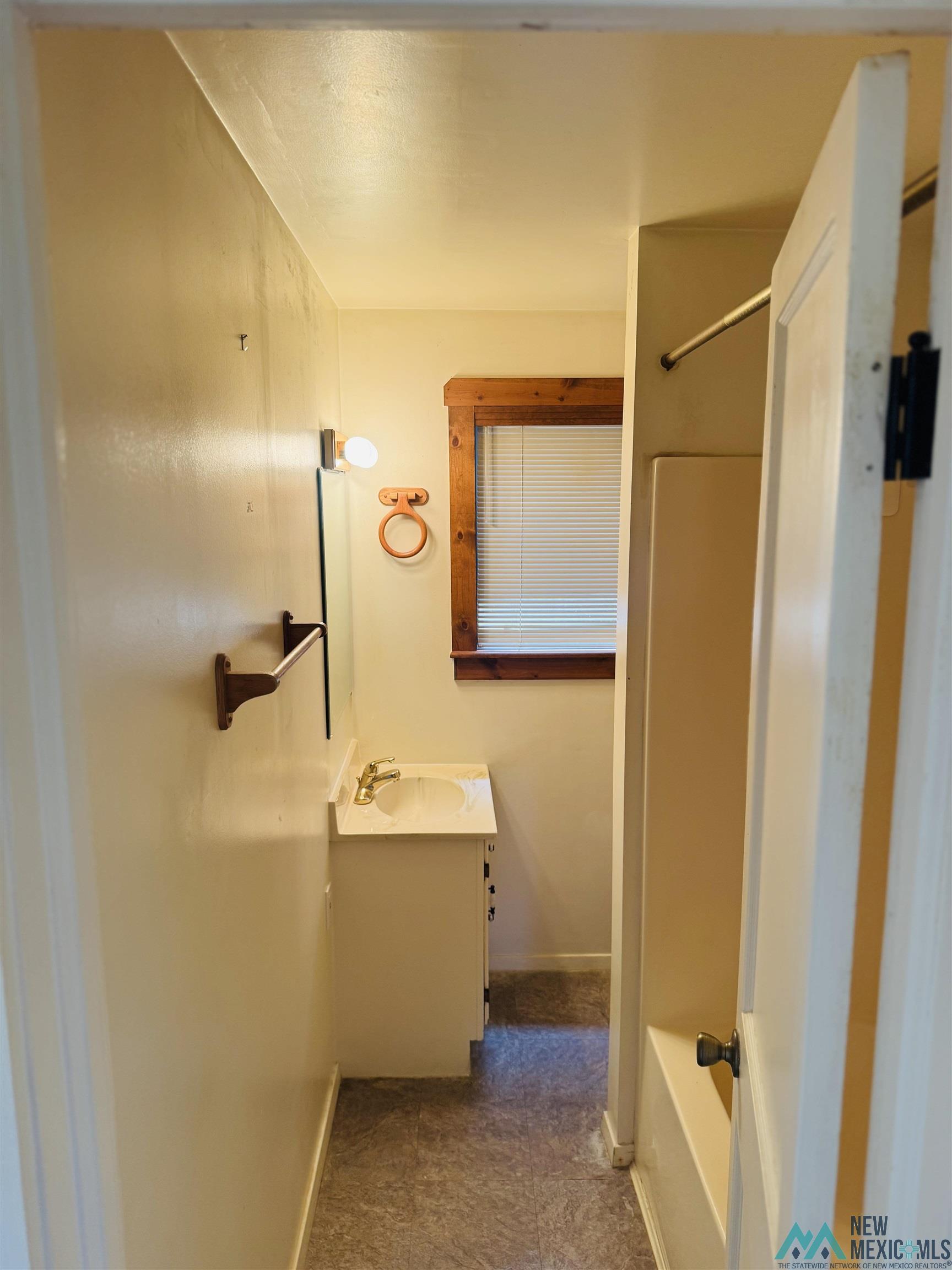 Carlsbad, New Mexico 88220, United States, 3 Bedrooms Bedrooms, ,2 BathroomsBathrooms,Residential,Pending,177524