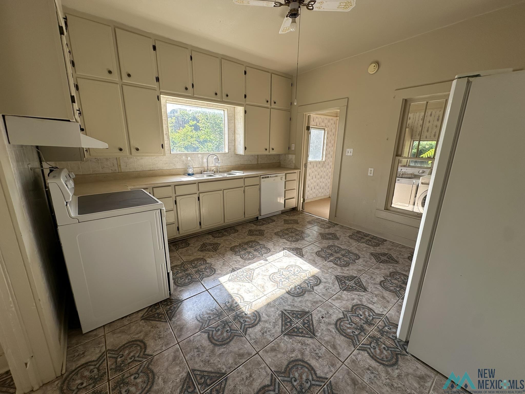210 W Blodgett Street, Carlsbad, Texas image 8