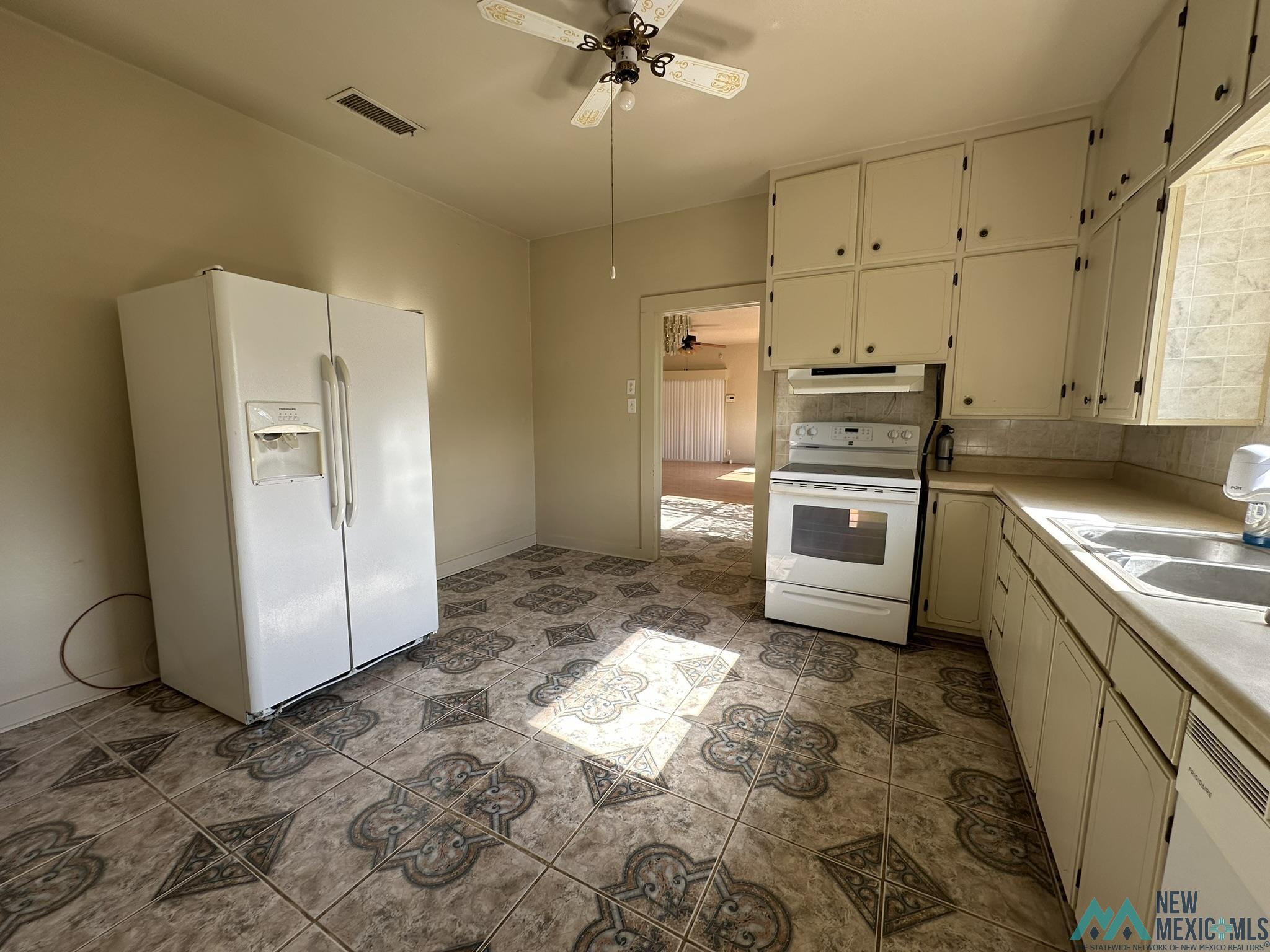210 W Blodgett Street, Carlsbad, Texas image 9