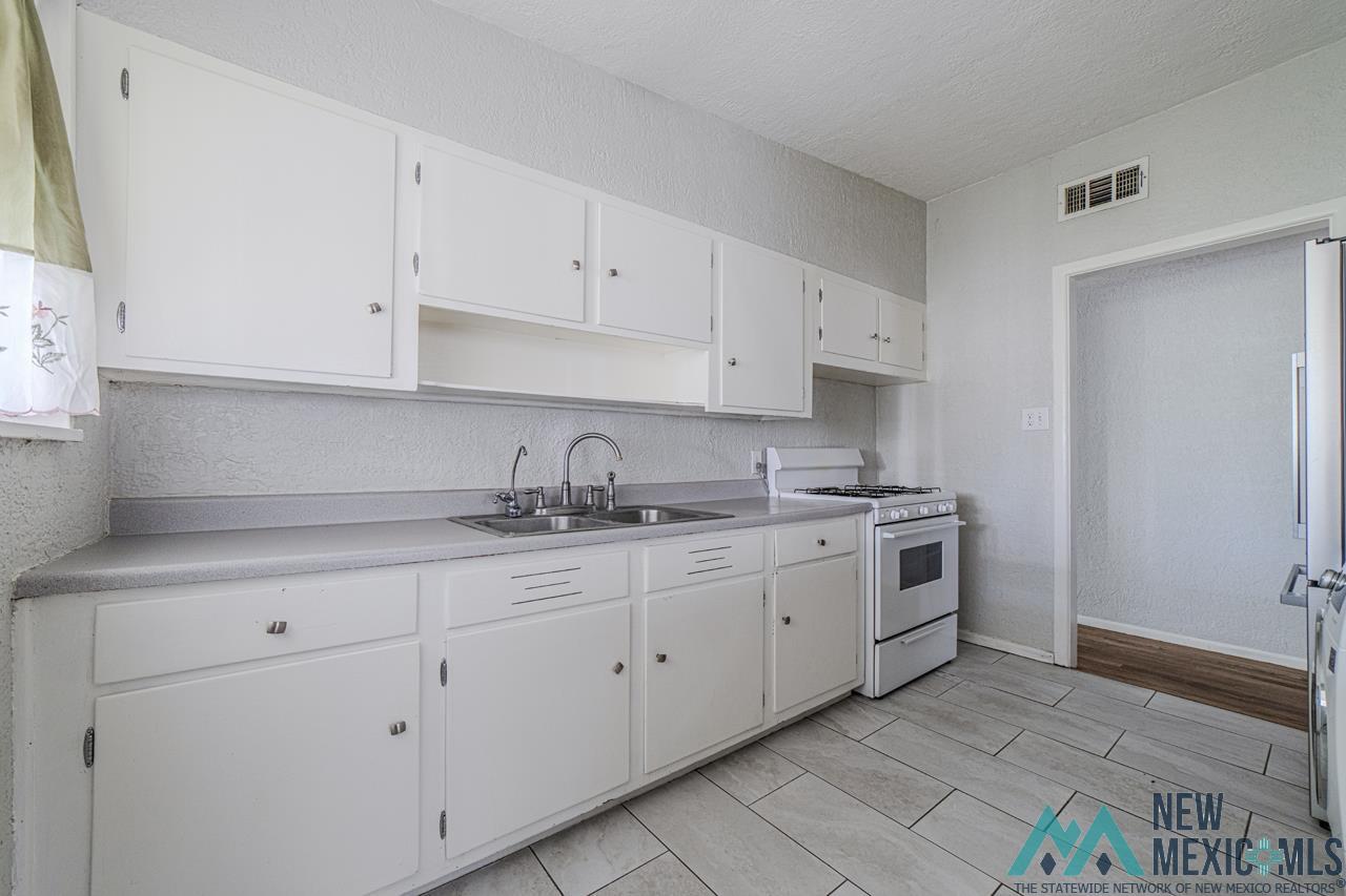 306 W Clayton Street, Lovington, Texas image 7