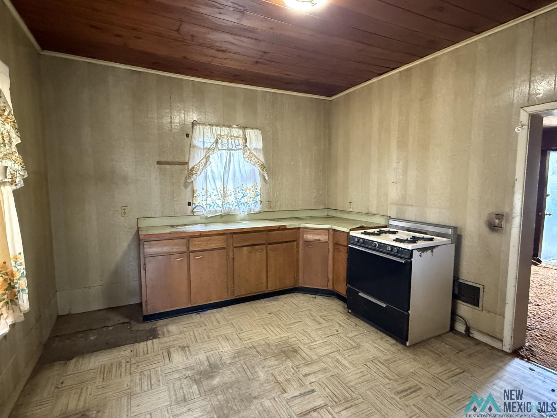 8 Mullins Drive, Las Vegas, Texas image 7
