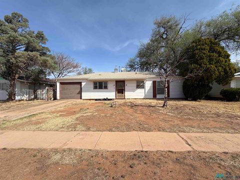 Homes For Sale - 716 18th Street<br/> Clovis, NM 88101