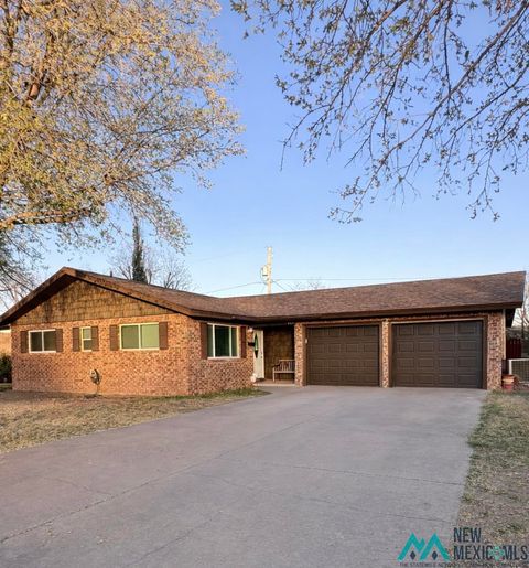 Homes For Sale - 2424 Charlcia Boulevard<br/> Hobbs, NM 88240
