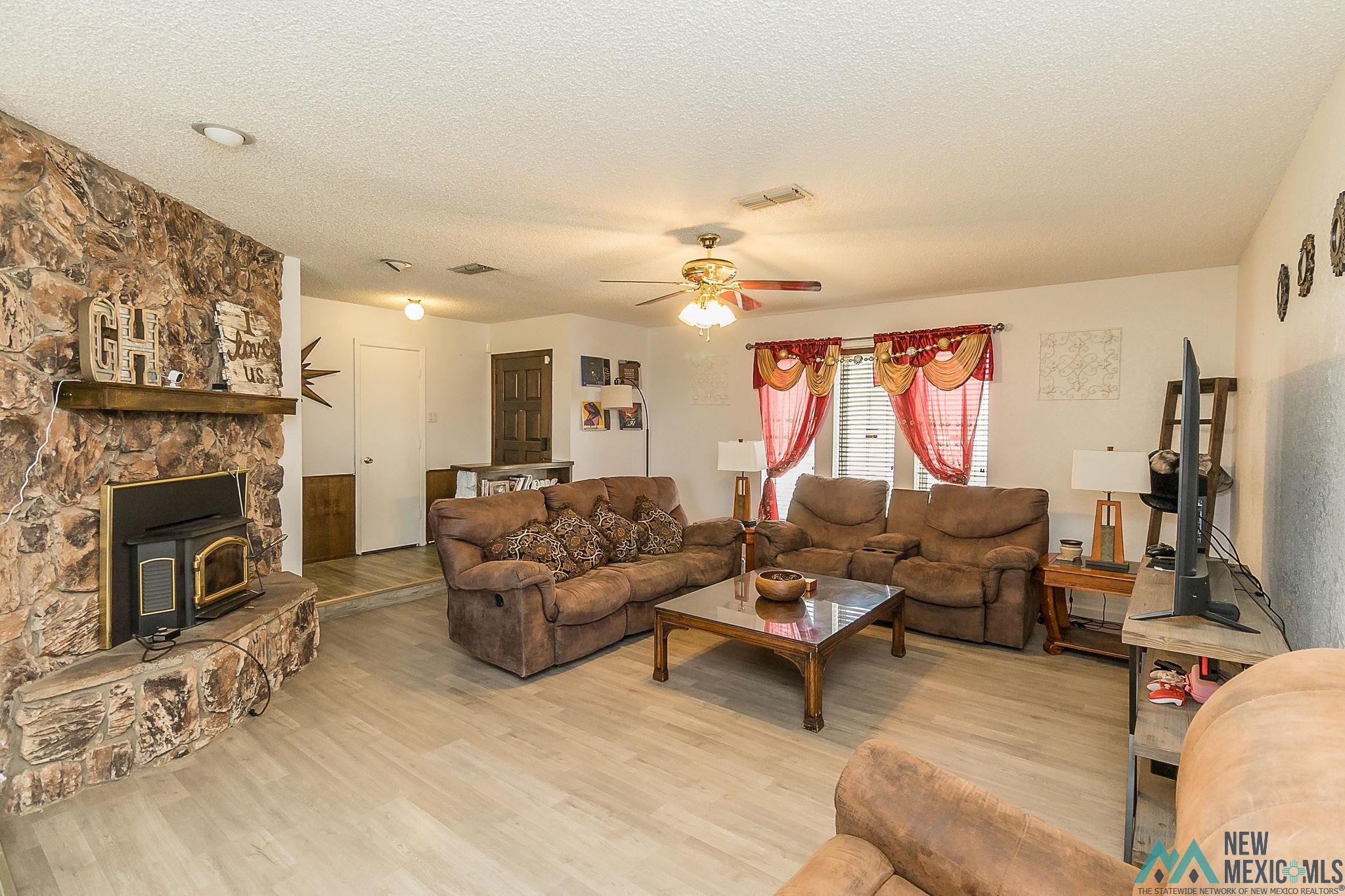 Clovis, New Mexico 88101, United States, 3 Bedrooms Bedrooms, ,2 BathroomsBathrooms,Residential,Pending,53985