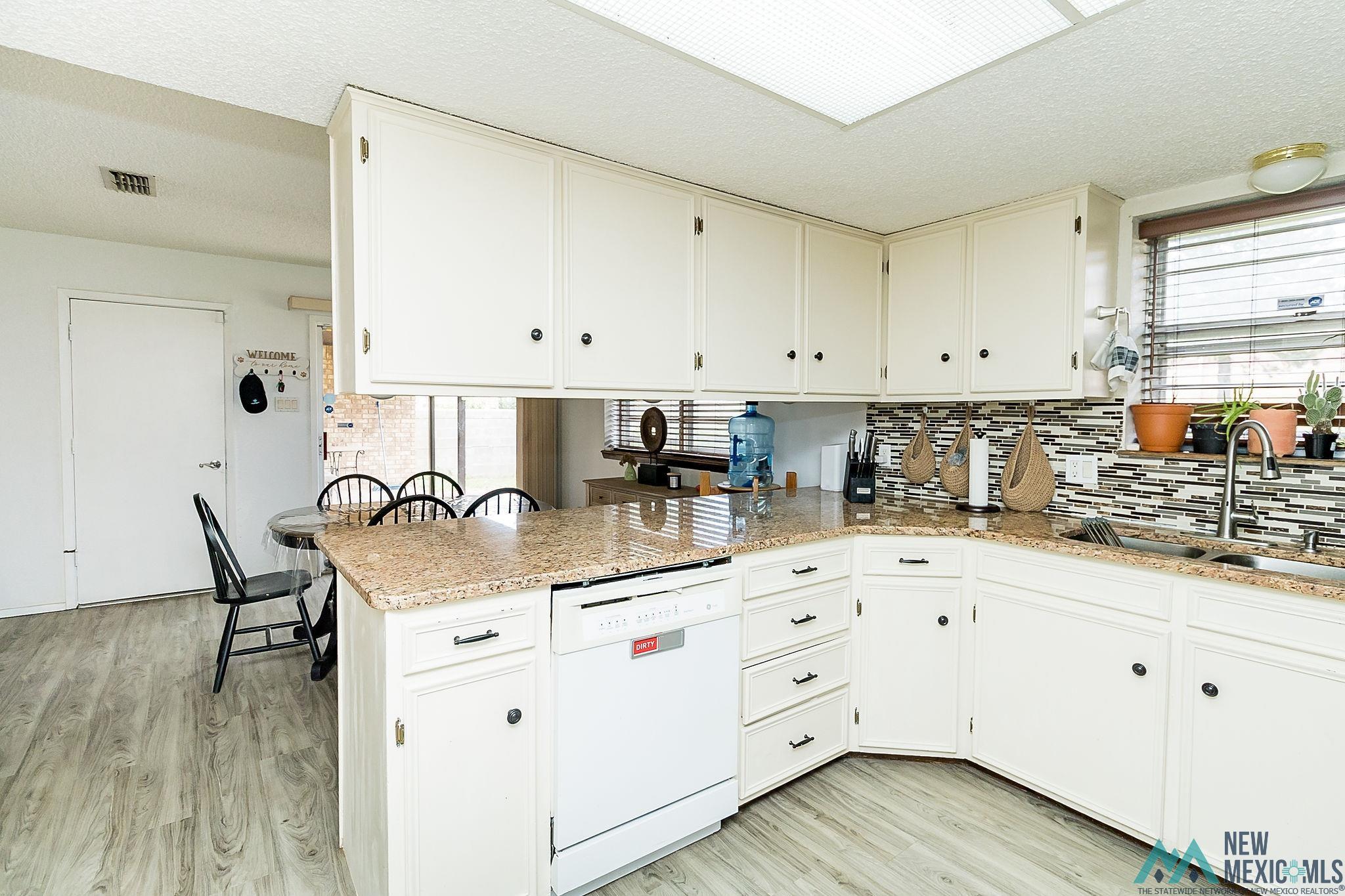 Clovis, New Mexico 88101, United States, 3 Bedrooms Bedrooms, ,2 BathroomsBathrooms,Residential,Pending,53985