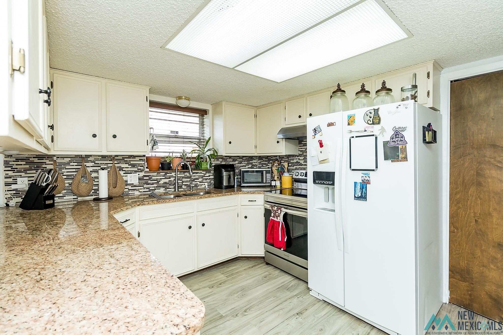 Clovis, New Mexico 88101, United States, 3 Bedrooms Bedrooms, ,2 BathroomsBathrooms,Residential,Pending,53985