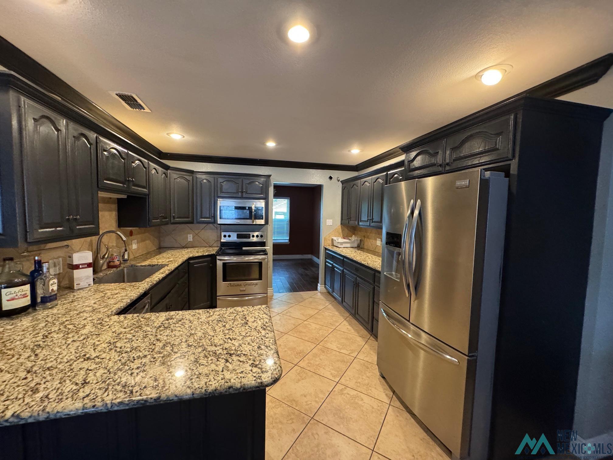 108 Adkins Court, Clovis, Texas image 4