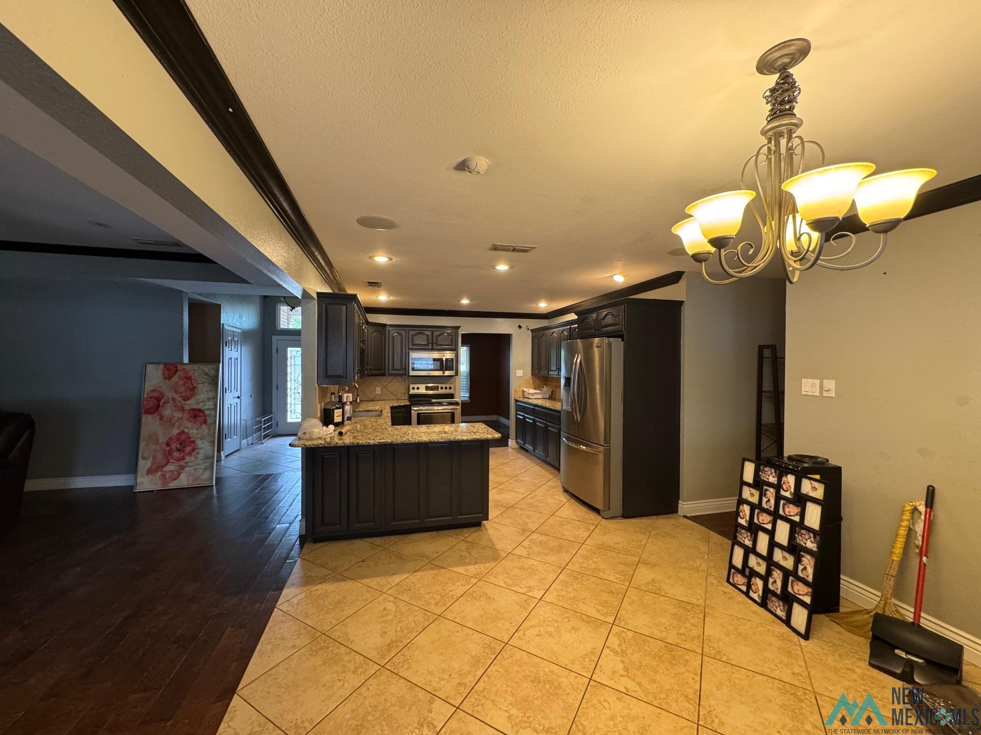 108 Adkins Court, Clovis, Texas image 3