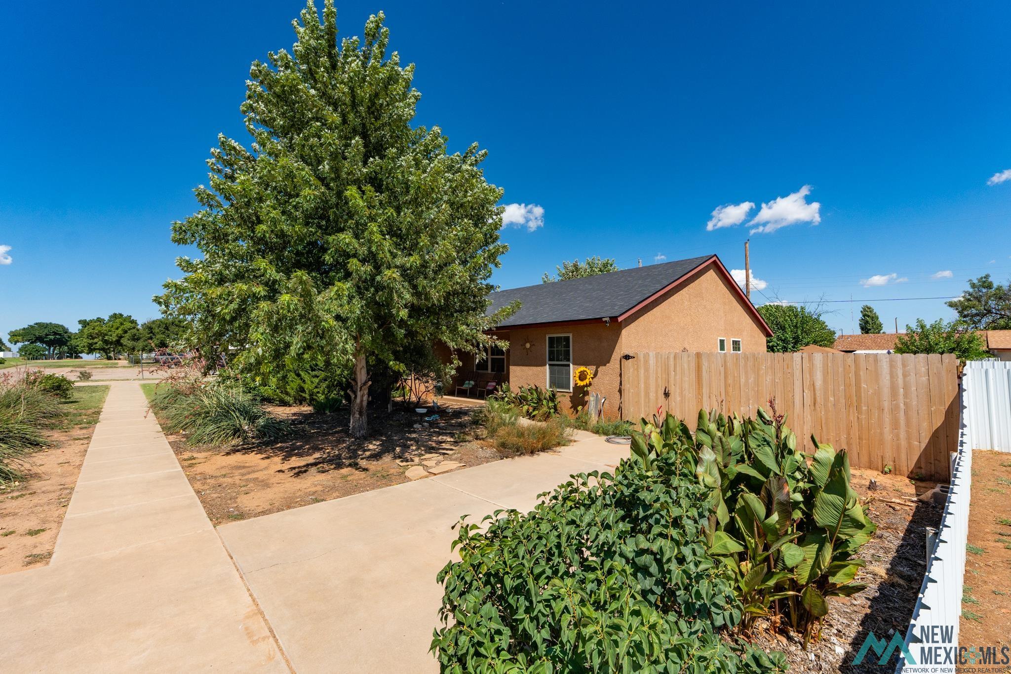 Clovis, New Mexico 88101, United States, 3 Bedrooms Bedrooms, ,2 BathroomsBathrooms,Residential,Active,206326