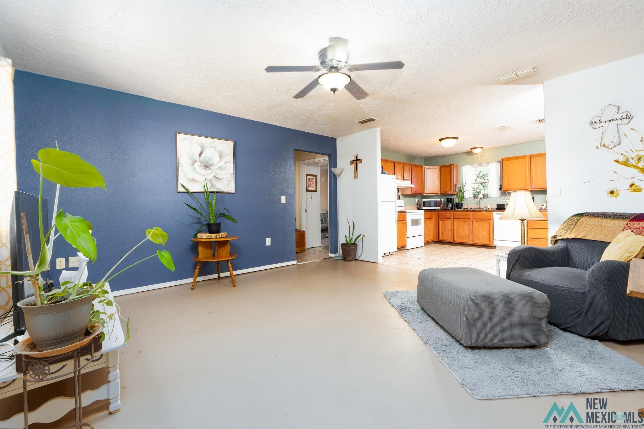 Clovis, New Mexico 88101, United States, 3 Bedrooms Bedrooms, ,2 BathroomsBathrooms,Residential,Active,206326