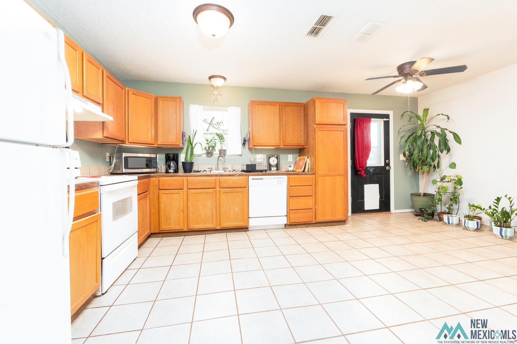 Clovis, New Mexico 88101, United States, 3 Bedrooms Bedrooms, ,2 BathroomsBathrooms,Residential,Active,206326