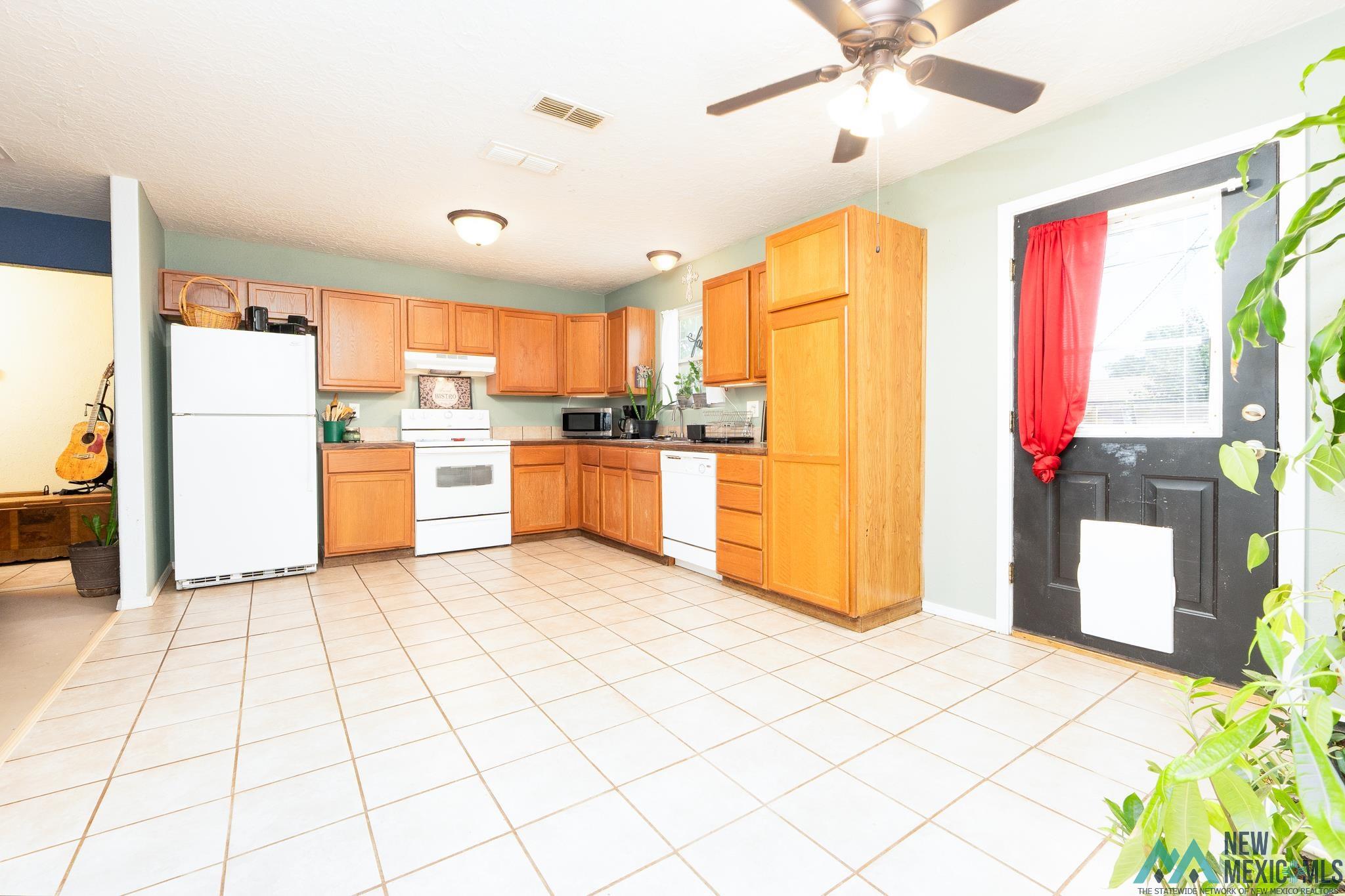 Clovis, New Mexico 88101, United States, 3 Bedrooms Bedrooms, ,2 BathroomsBathrooms,Residential,Active,206326