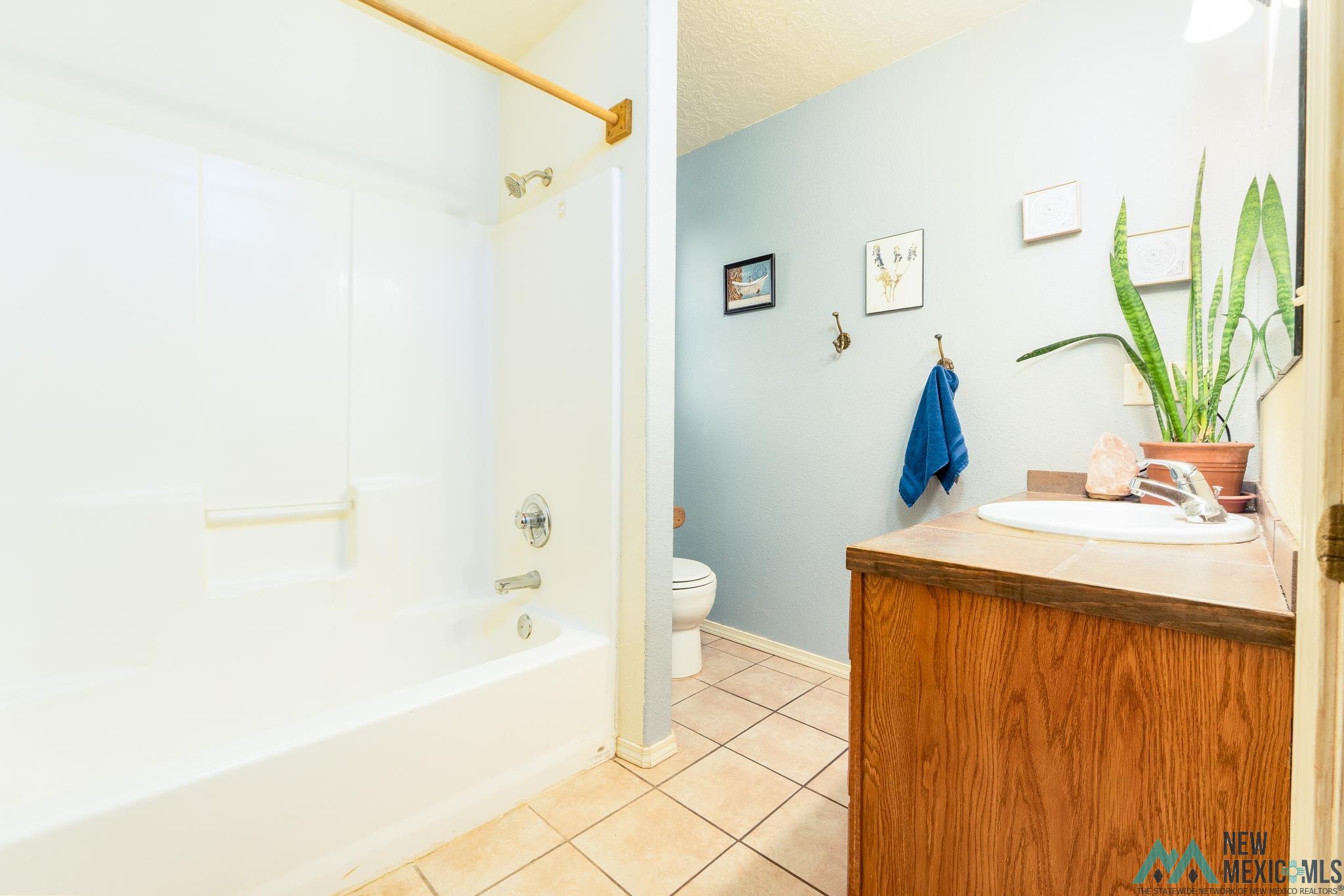 Clovis, New Mexico 88101, United States, 3 Bedrooms Bedrooms, ,2 BathroomsBathrooms,Residential,Active,206326