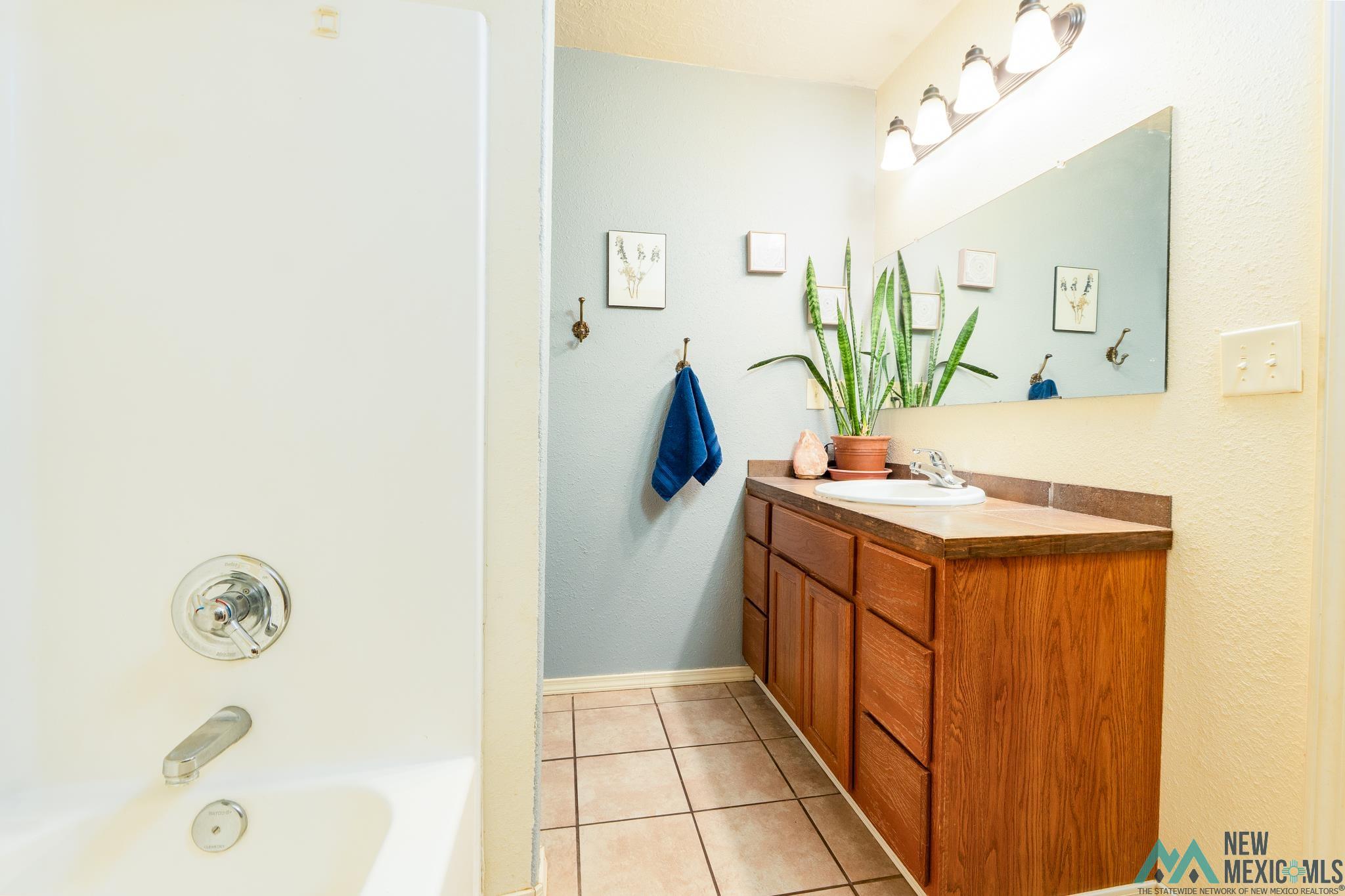 Clovis, New Mexico 88101, United States, 3 Bedrooms Bedrooms, ,2 BathroomsBathrooms,Residential,Active,206326