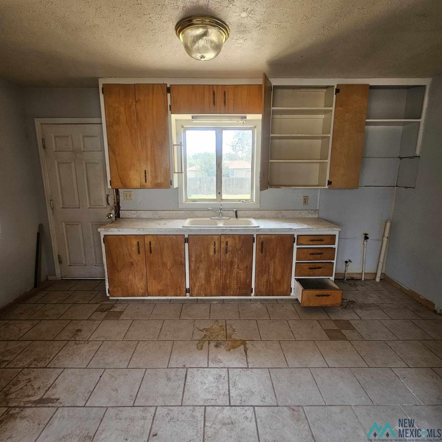 Clovis, New Mexico 88101, United States, 3 Bedrooms Bedrooms, ,2 BathroomsBathrooms,Residential,Pending,51758