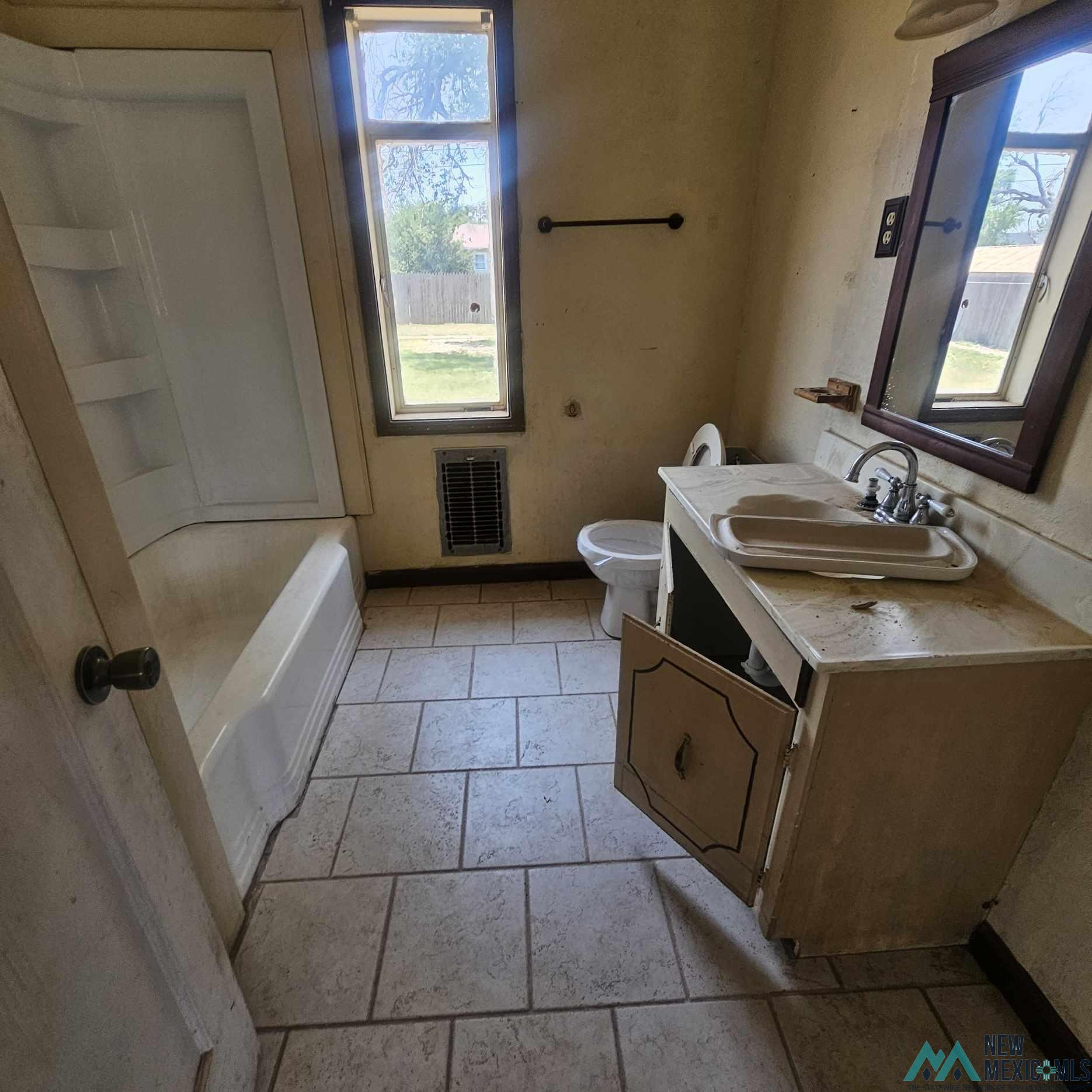 Clovis, New Mexico 88101, United States, 3 Bedrooms Bedrooms, ,2 BathroomsBathrooms,Residential,Pending,51758