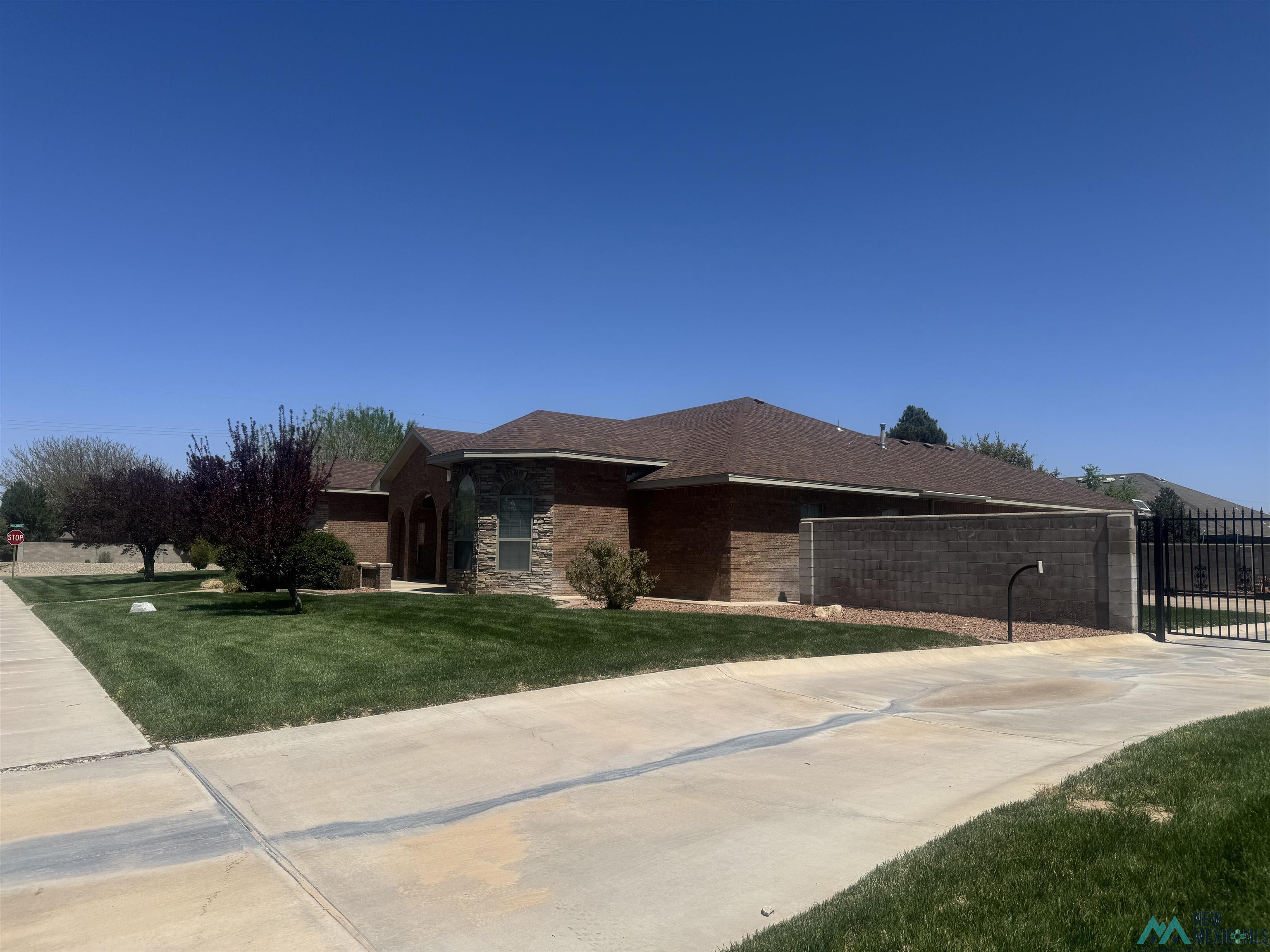 61 N Sky Loop, Roswell, Texas image 2