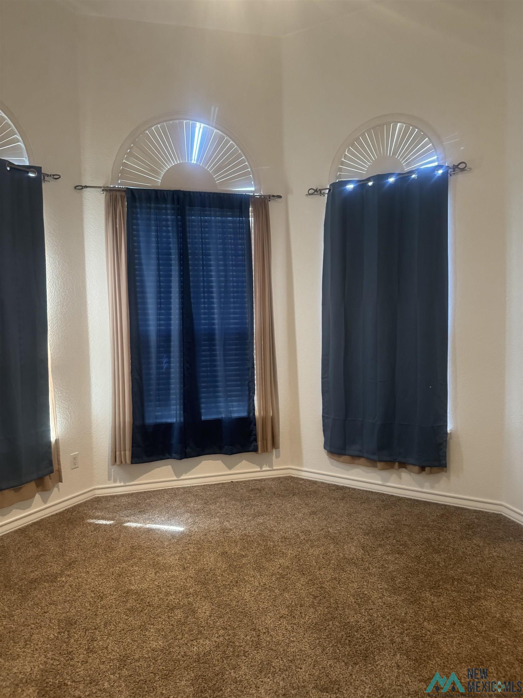 61 N Sky Loop, Roswell, Texas image 31