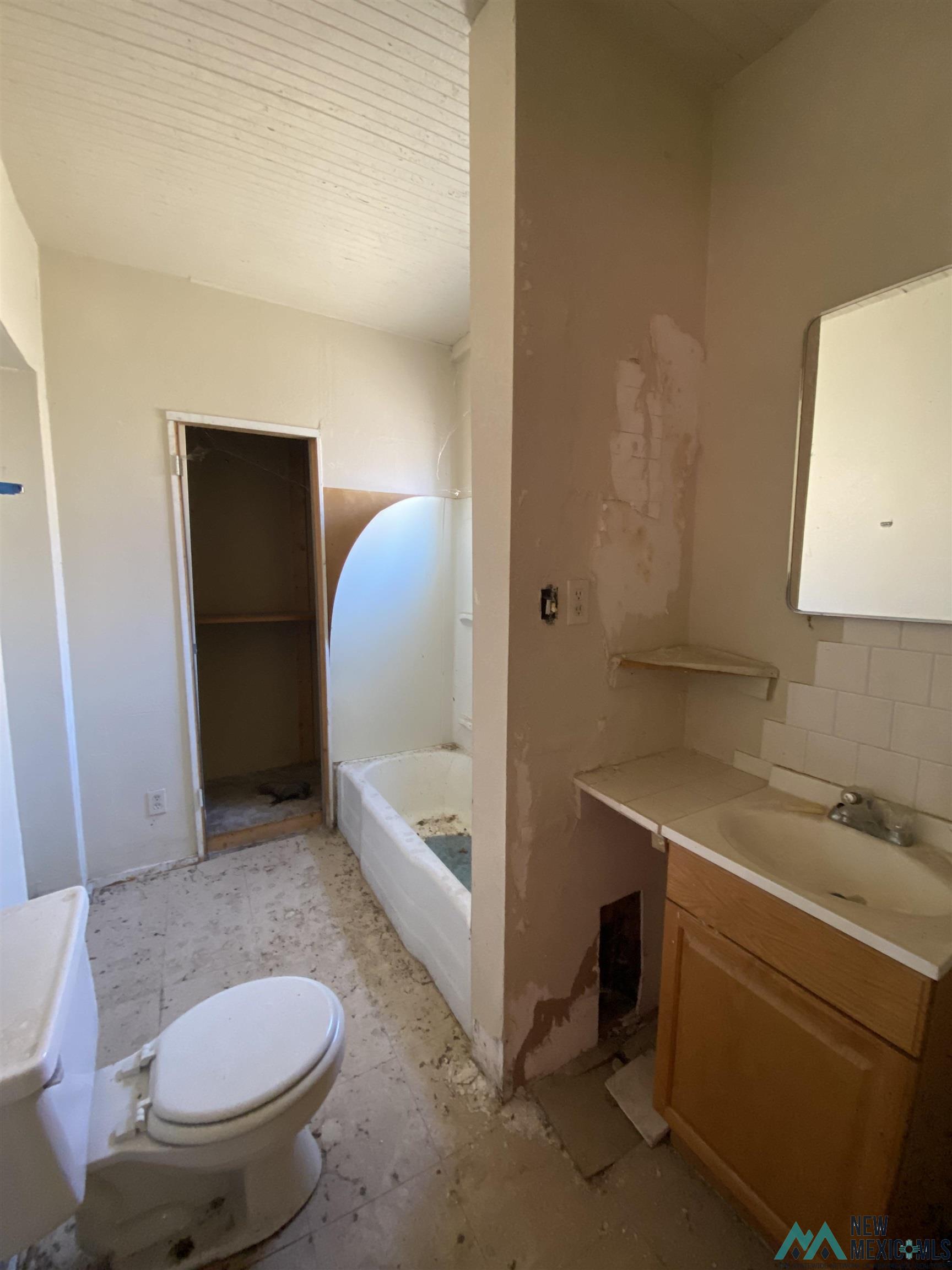 702 N Mission Street, Gallup, Texas image 13