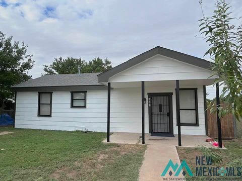 Homes For Sale - 613 W Van Buren Street<br/> Chaves County, Roswell, NM 88203