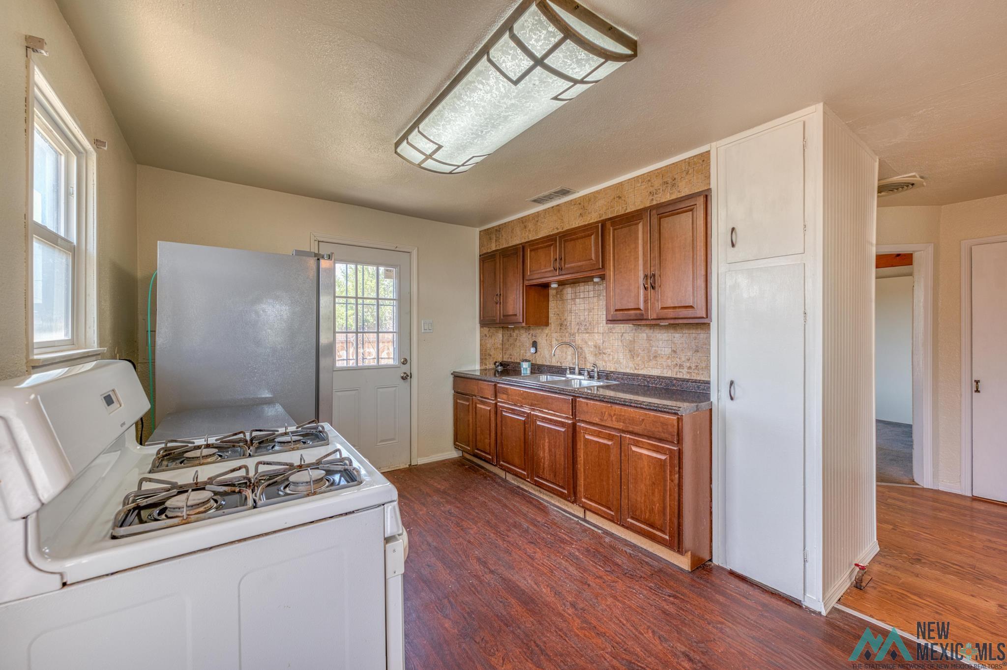 702 - 704 W Summit Street, Roswell, Texas image 15