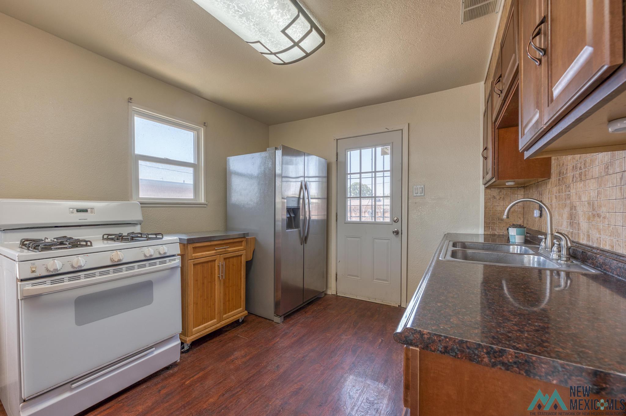 702 - 704 W Summit Street, Roswell, Texas image 18