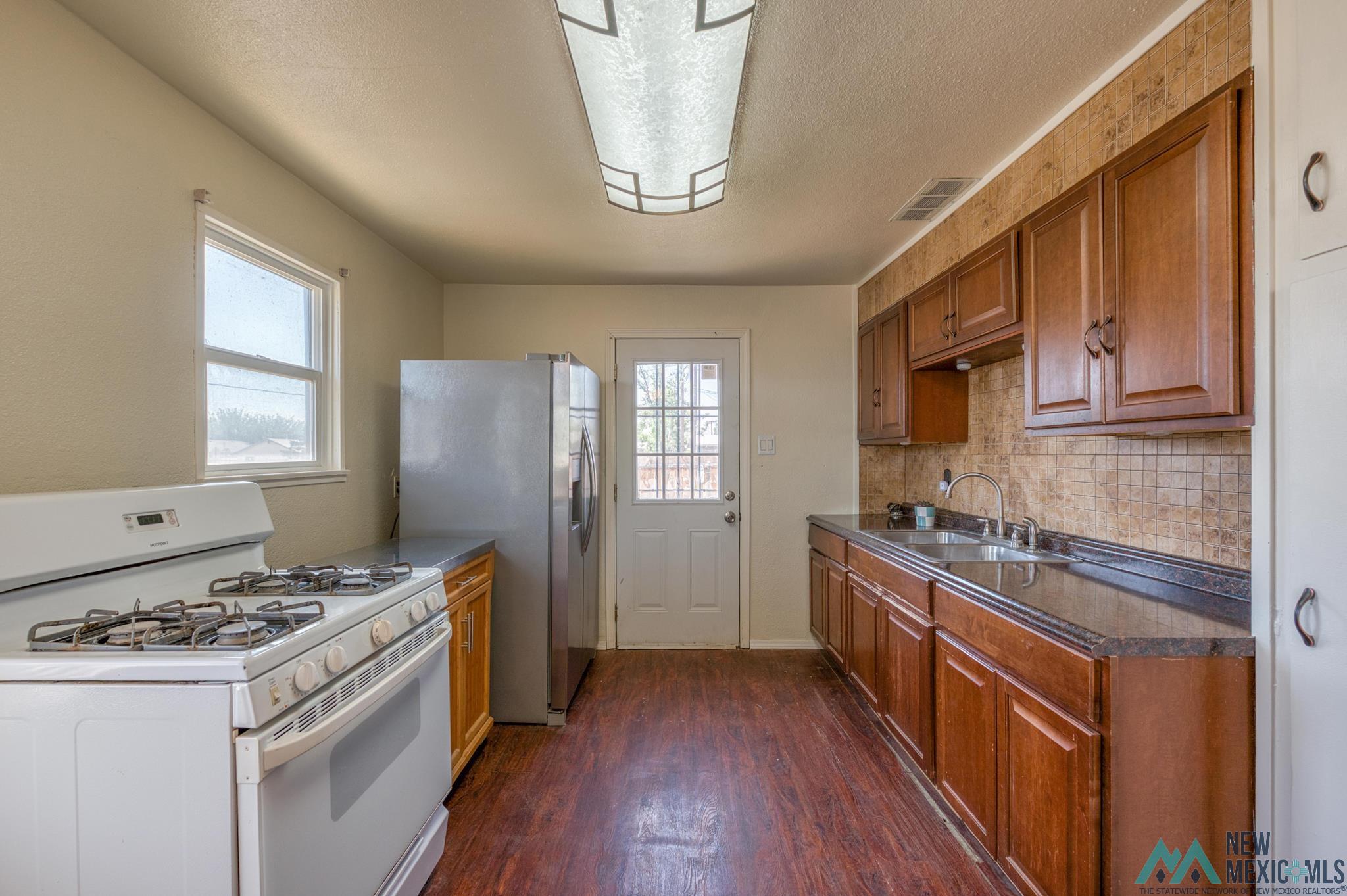 702 - 704 W Summit Street, Roswell, Texas image 14
