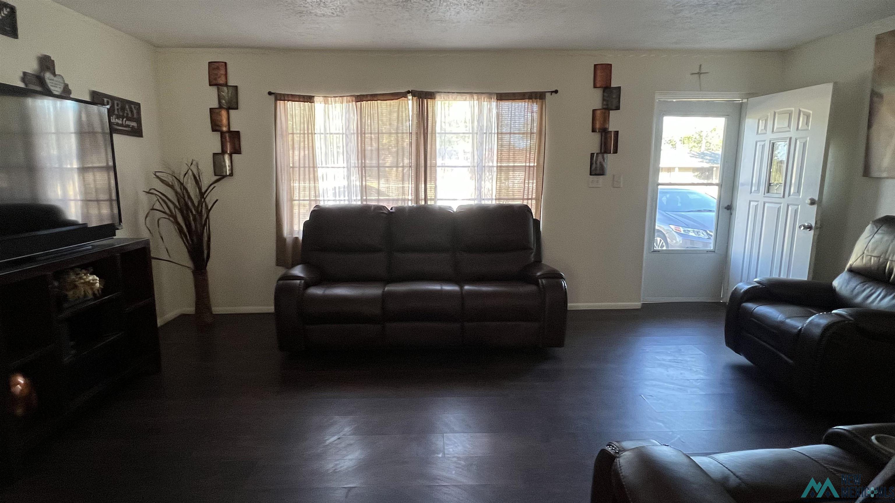 1022 Rancho Road, Roswell, Texas image 3