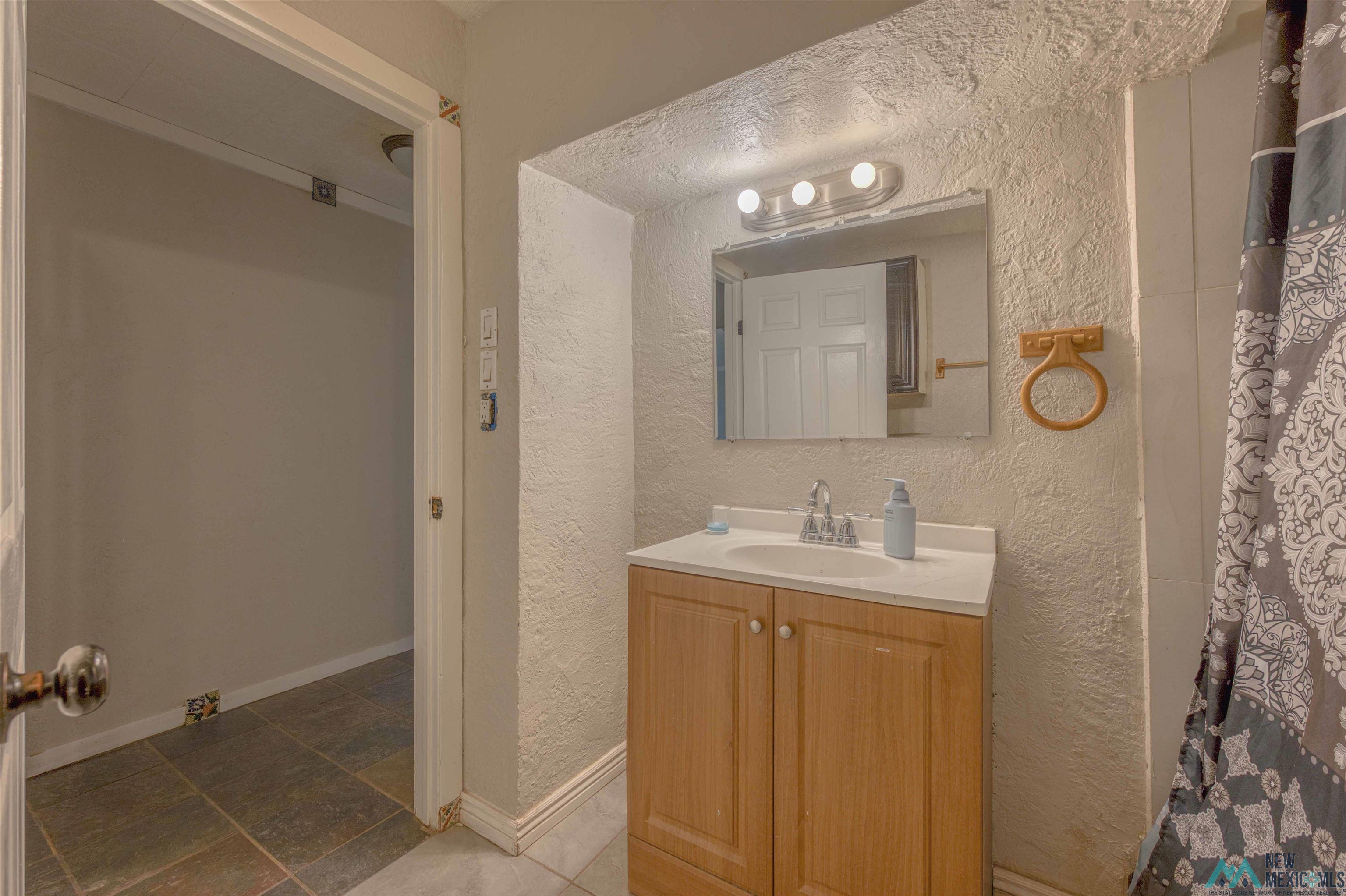 111 W Mathews Street, Roswell, Texas image 35