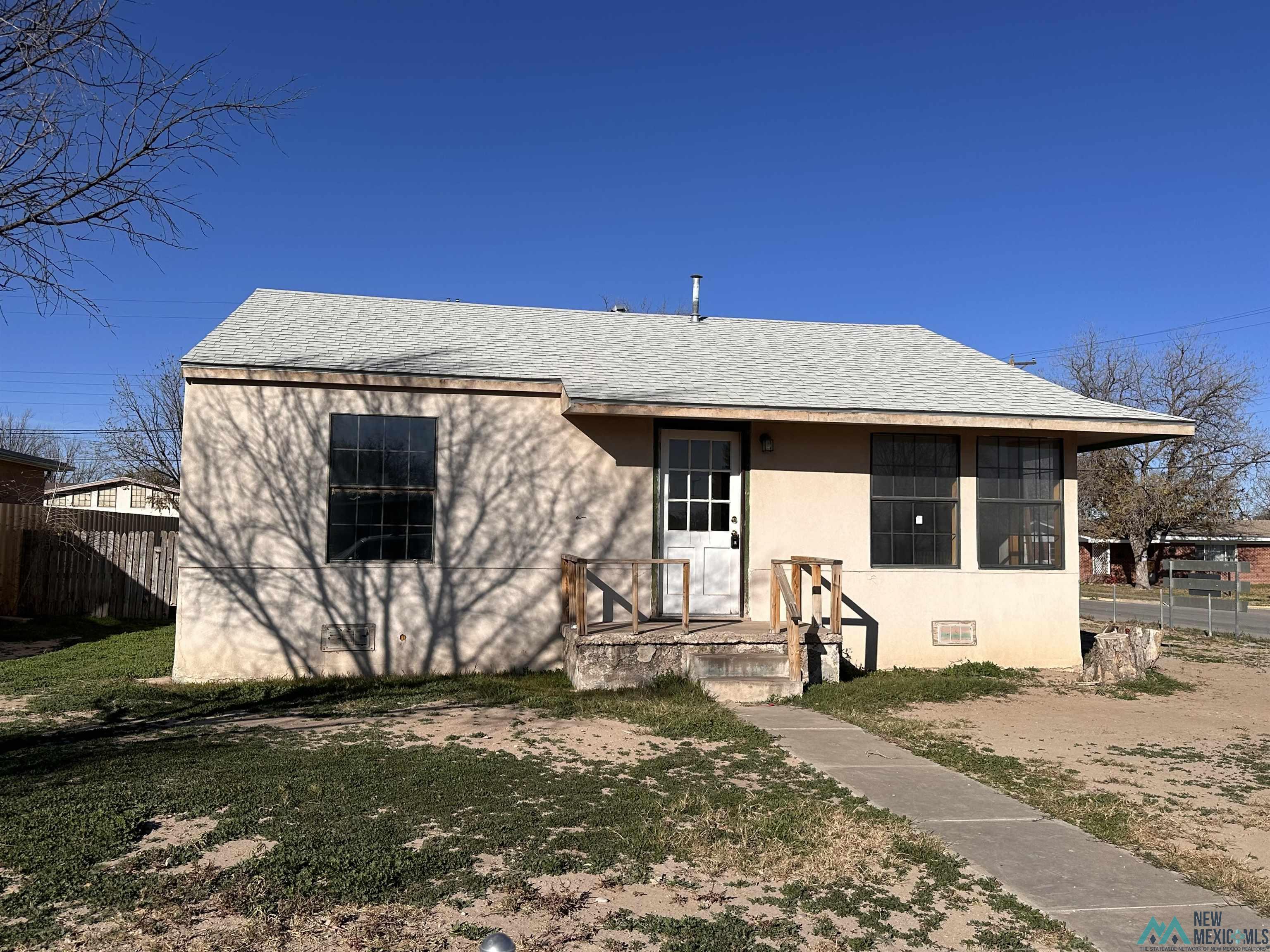 1601 W Alameda Street, Roswell, Texas image 1