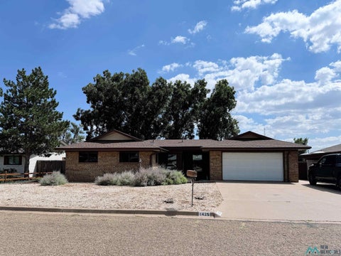 Homes For Sale - 1425 Eastridge Drive<br/> Clovis, NM 88101