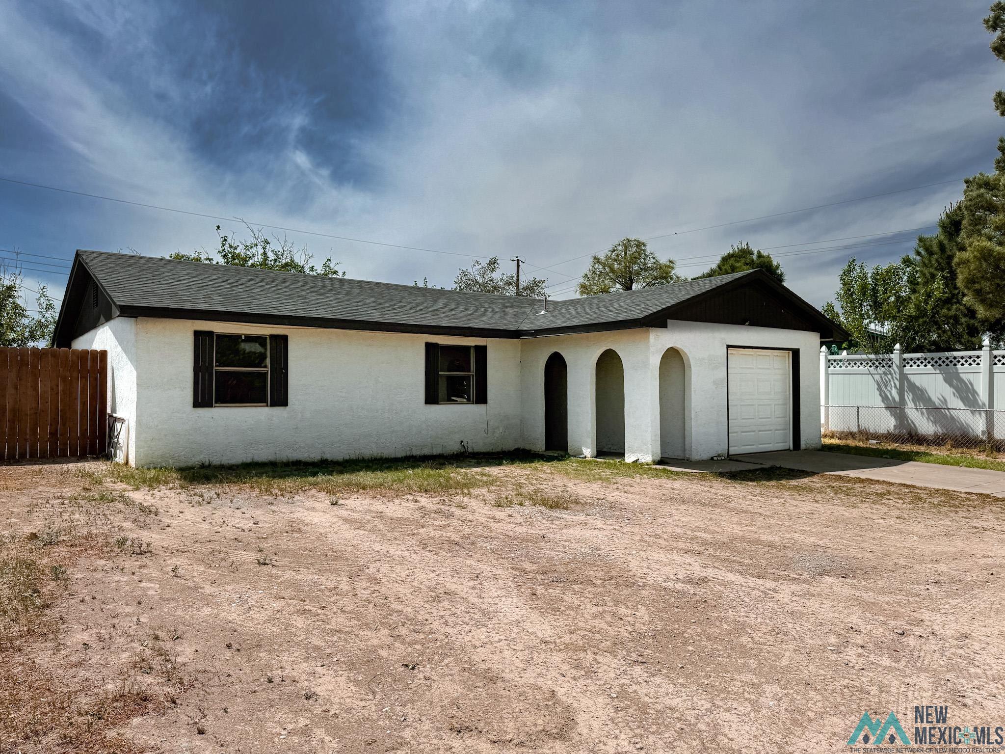 402 Chamisal Avenue, Roswell, Texas image 3