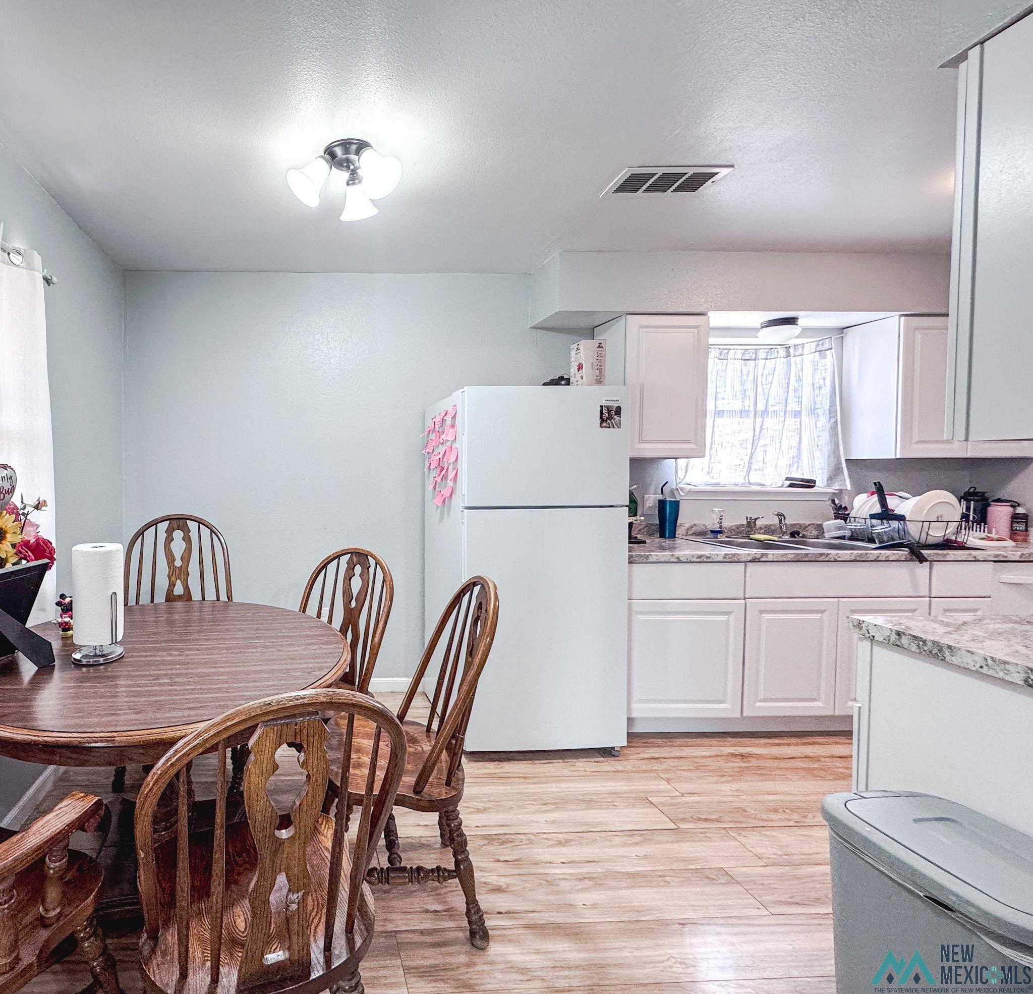 402 Chamisal Avenue, Roswell, Texas image 9