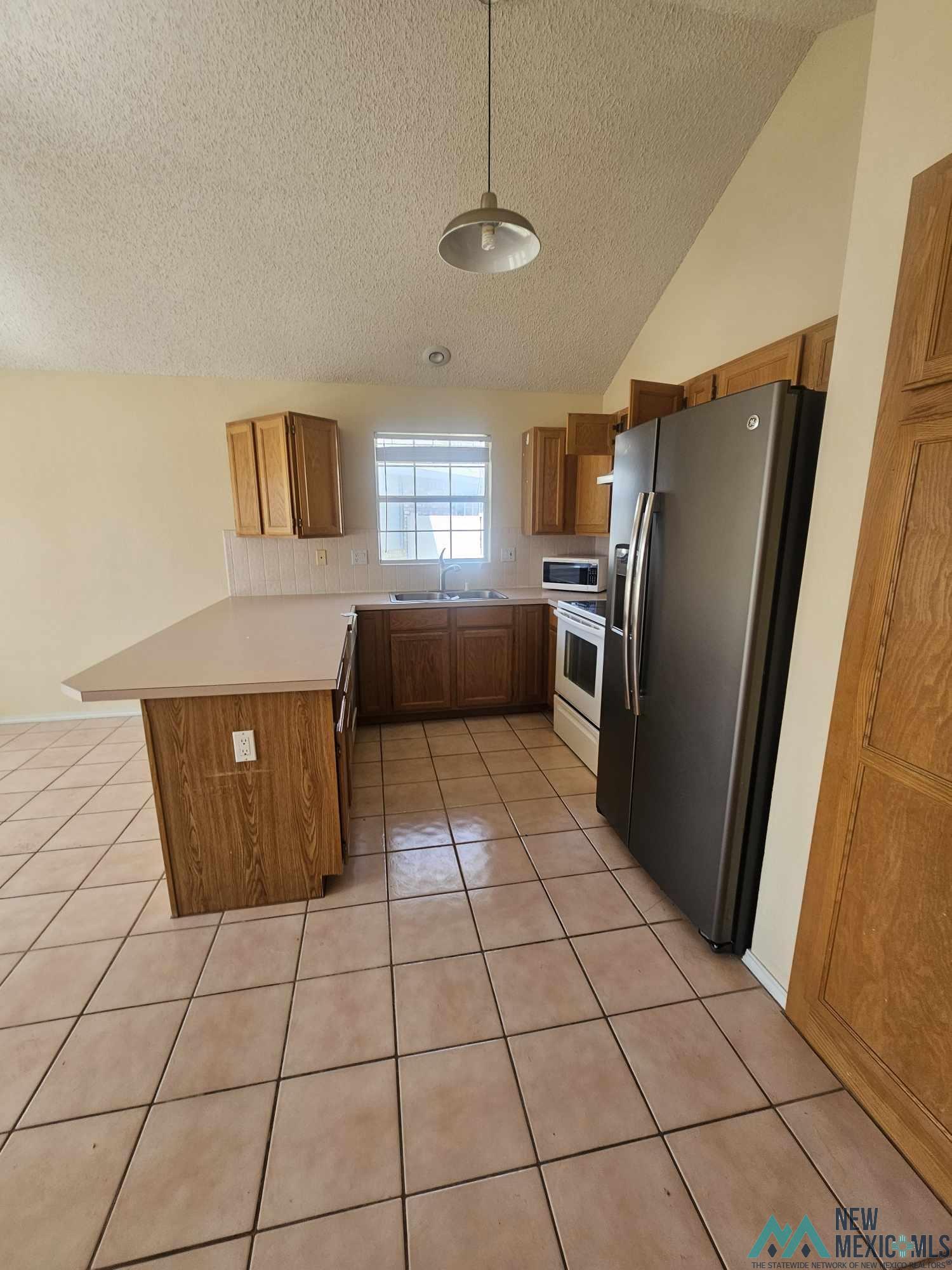 Clovis, New Mexico 88101, United States, 3 Bedrooms Bedrooms, ,2 BathroomsBathrooms,Residential,Pending,60752