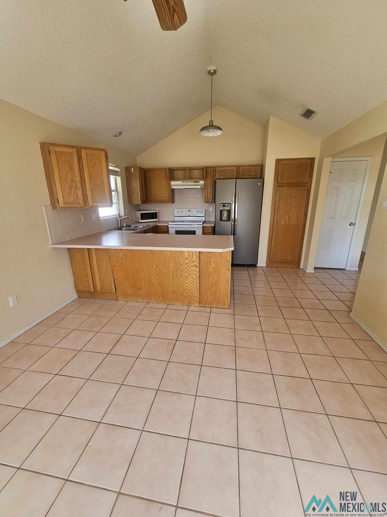 Clovis, New Mexico 88101, United States, 3 Bedrooms Bedrooms, ,2 BathroomsBathrooms,Residential,Pending,60752