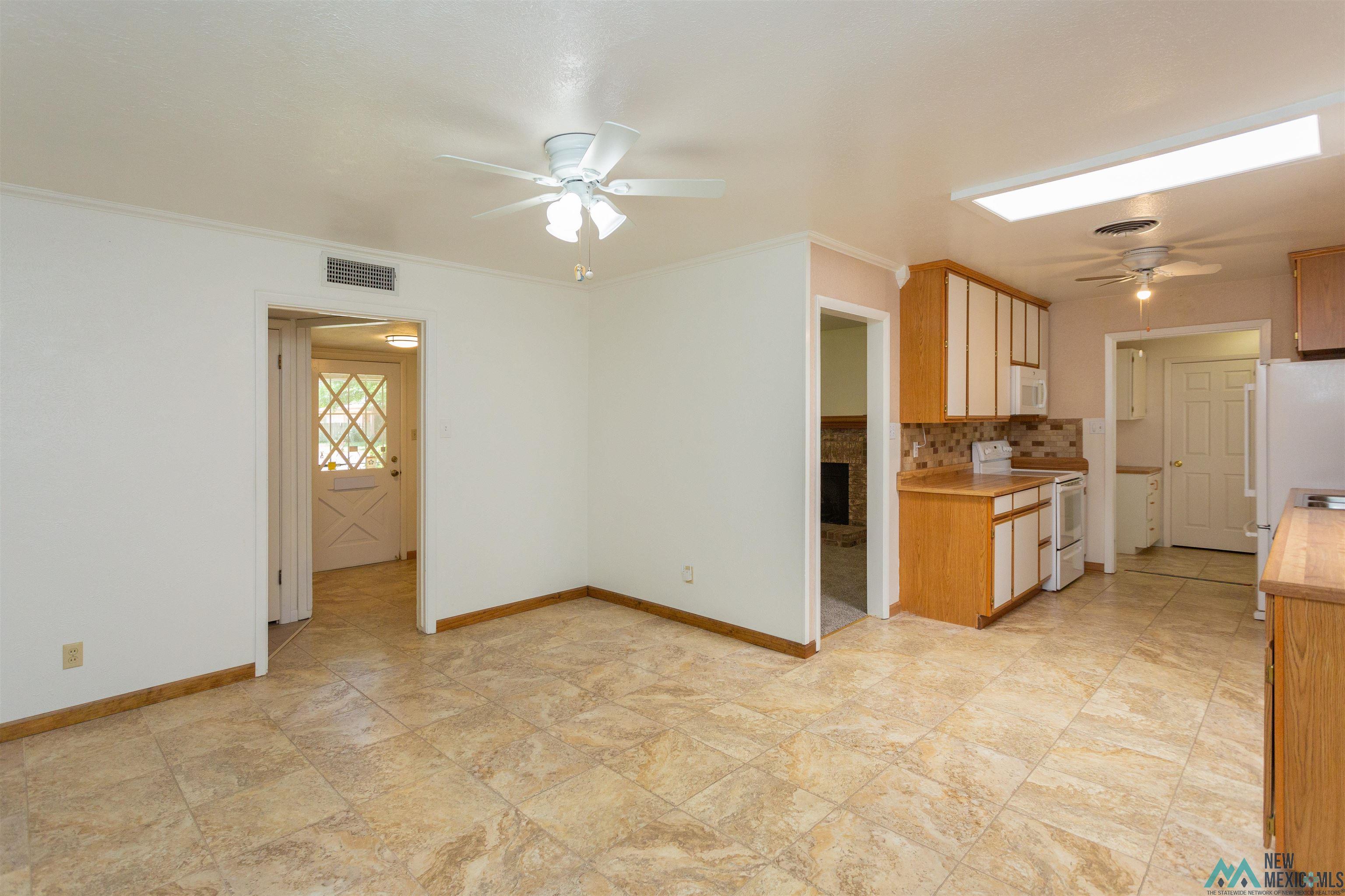 Roswell, New Mexico 88201, United States, 4 Bedrooms Bedrooms, ,3 BathroomsBathrooms,Residential,Pending,187623