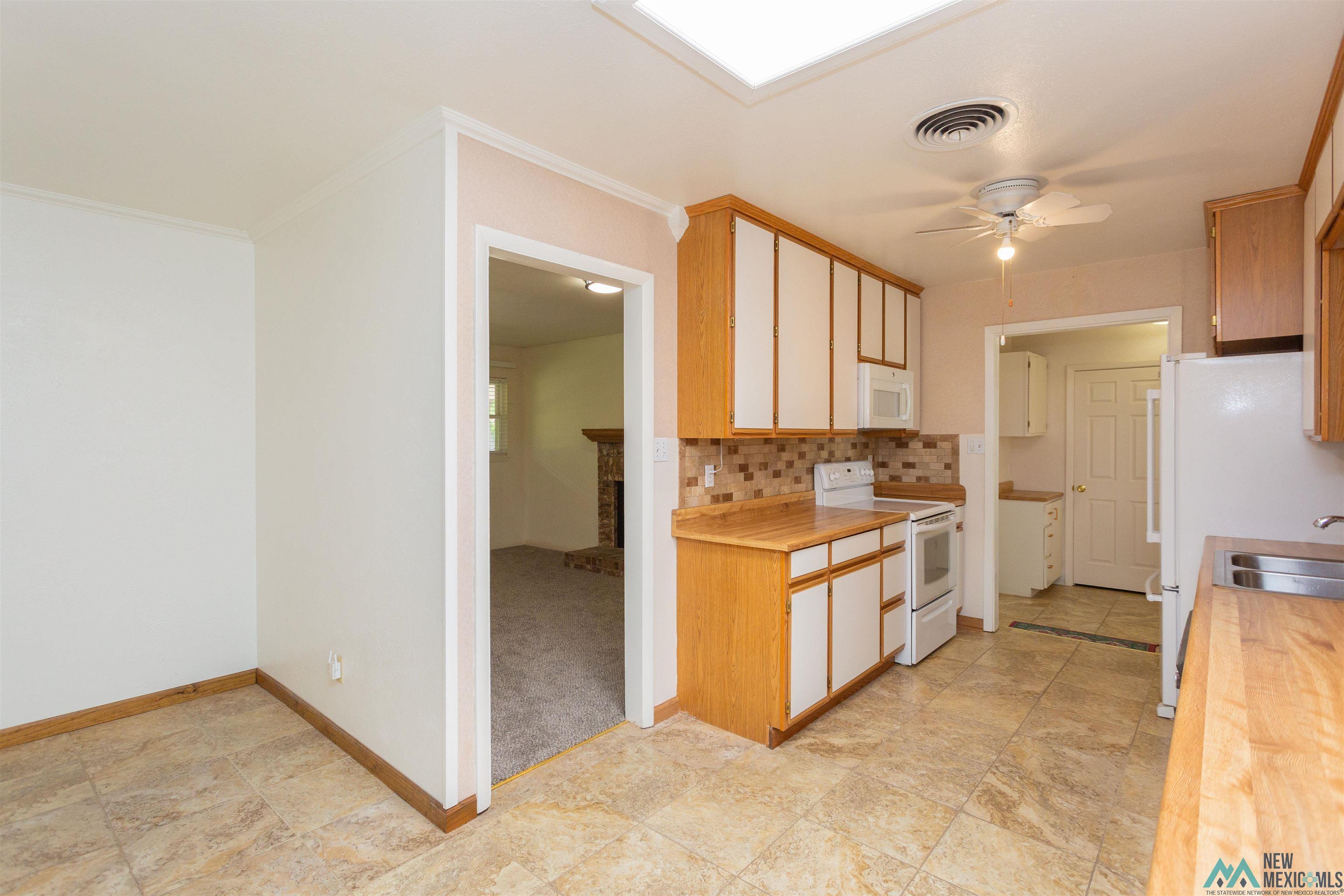 Roswell, New Mexico 88201, United States, 4 Bedrooms Bedrooms, ,3 BathroomsBathrooms,Residential,Pending,187623