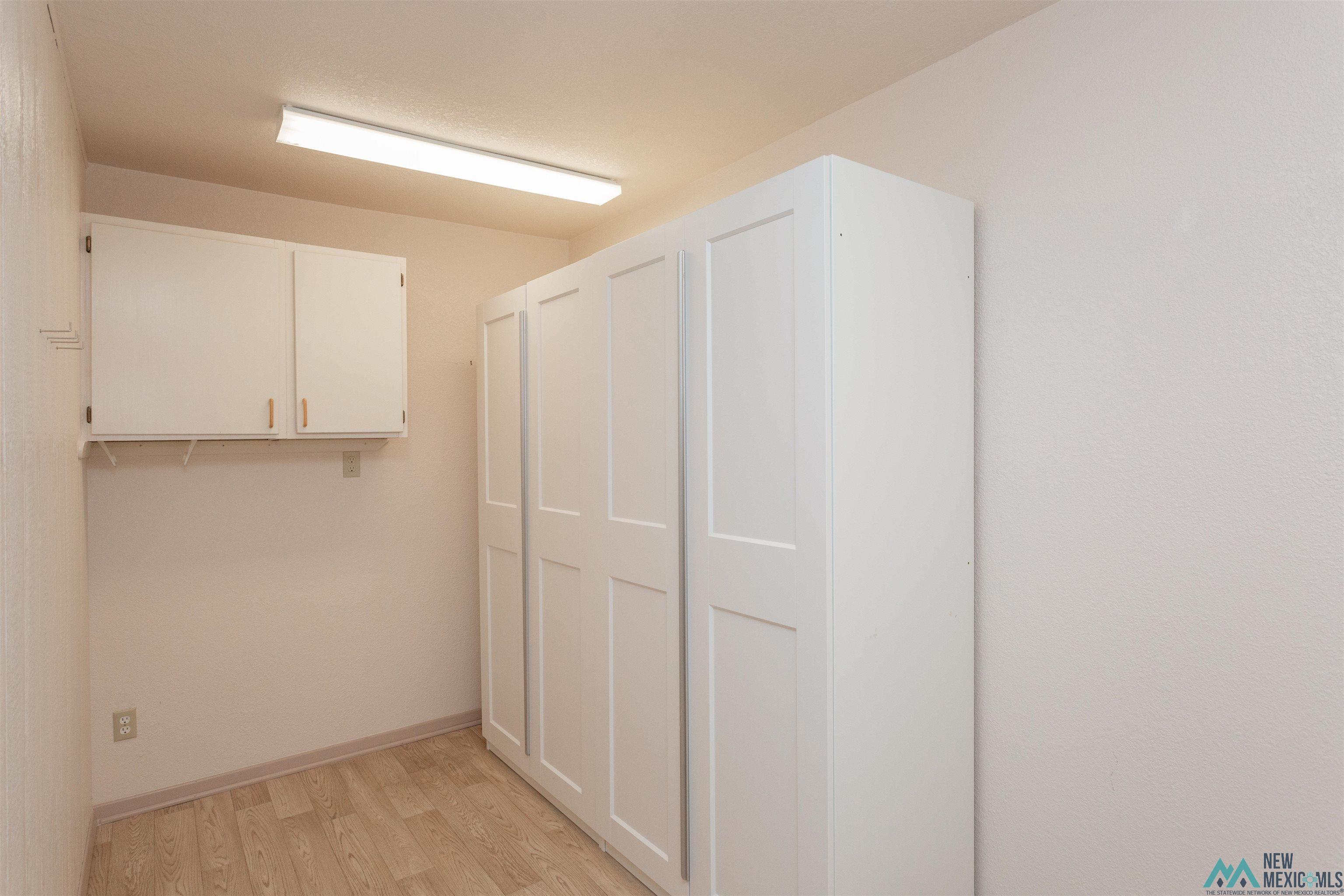 Roswell, New Mexico 88201, United States, 4 Bedrooms Bedrooms, ,3 BathroomsBathrooms,Residential,Pending,187623