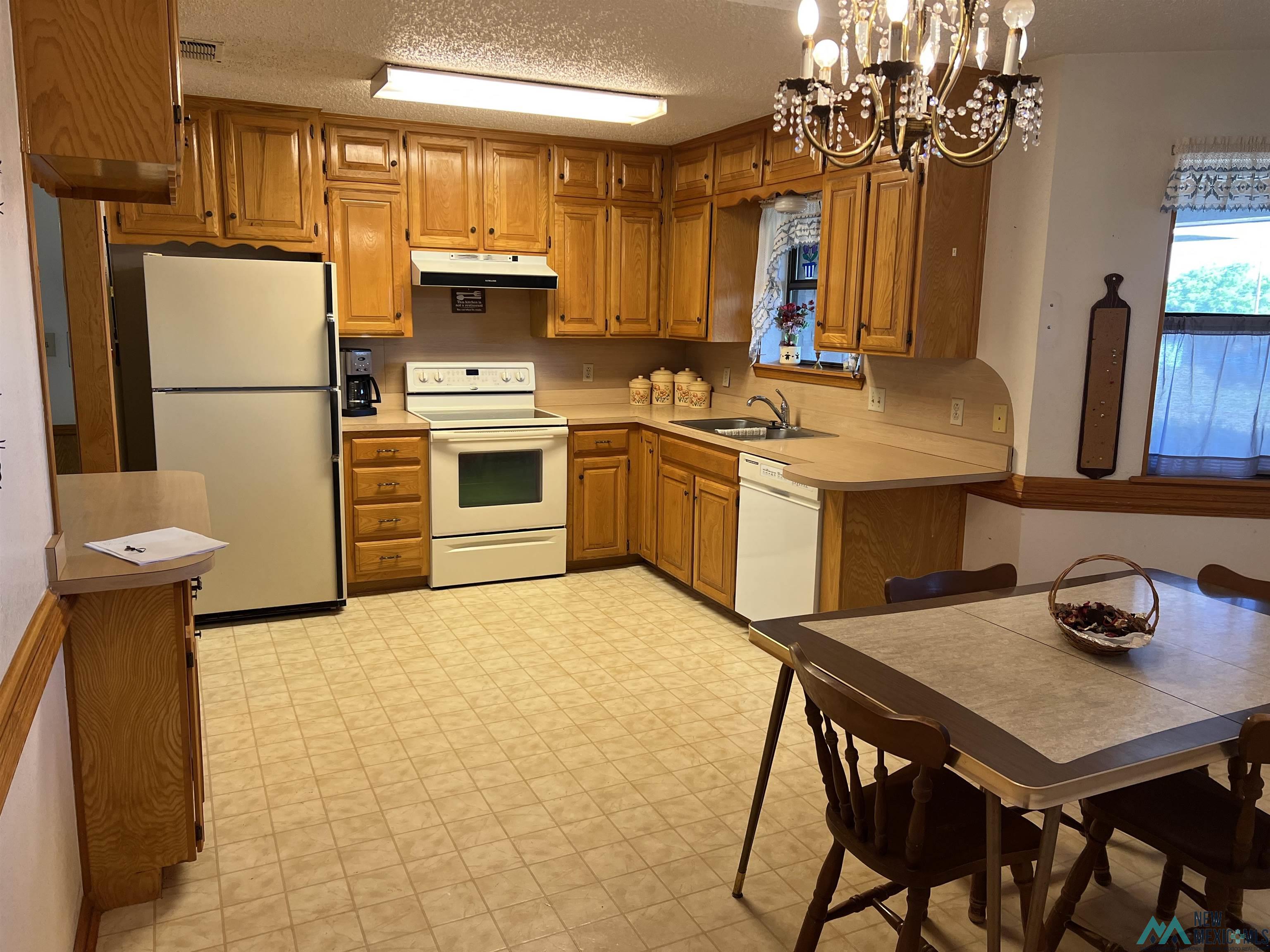 720 Escuela Ave, Tucumcari, Texas image 2