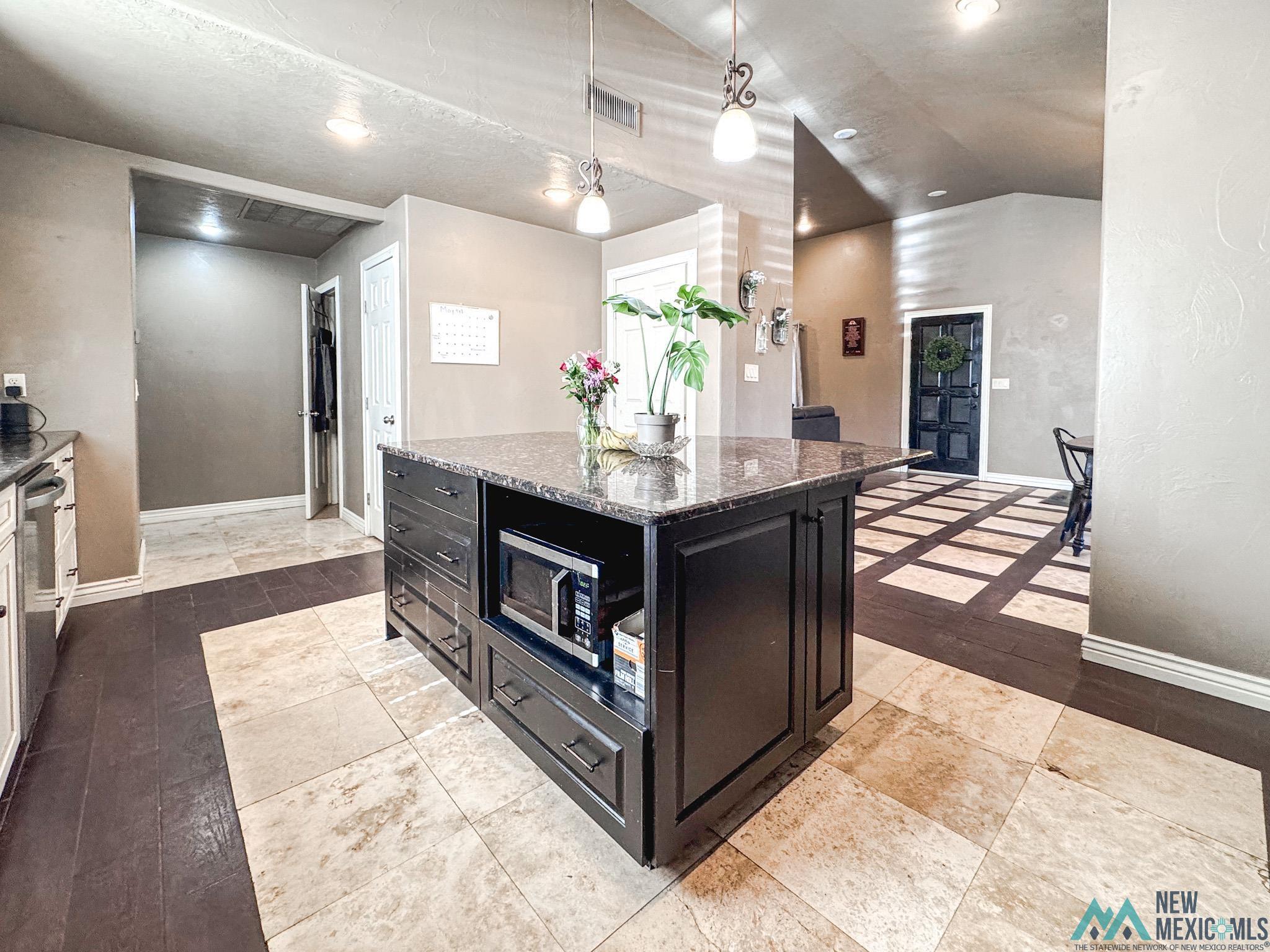2400 Urton Road, Roswell, Texas image 16