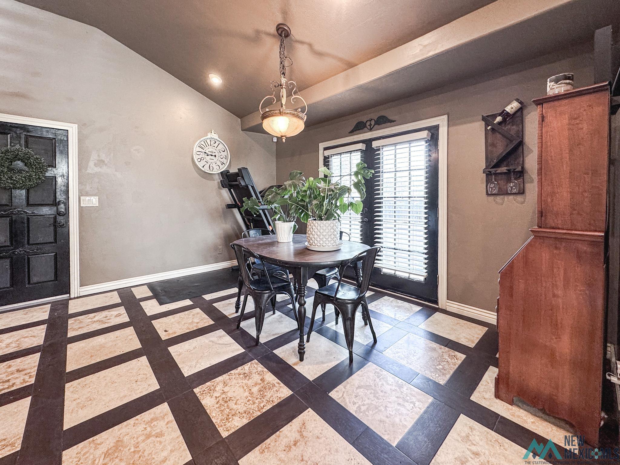 2400 Urton Road, Roswell, Texas image 8