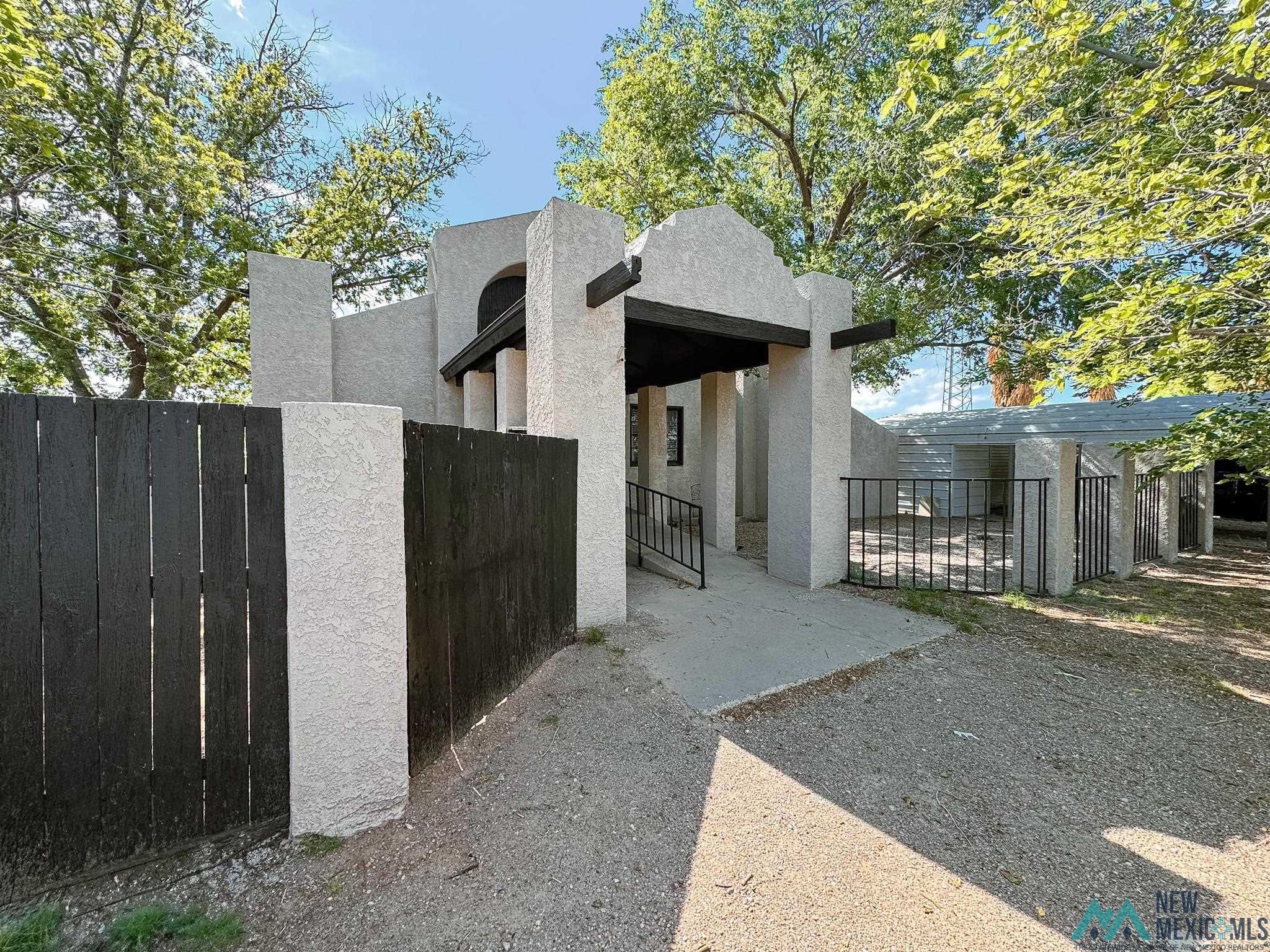 2400 Urton Road, Roswell, Texas image 2