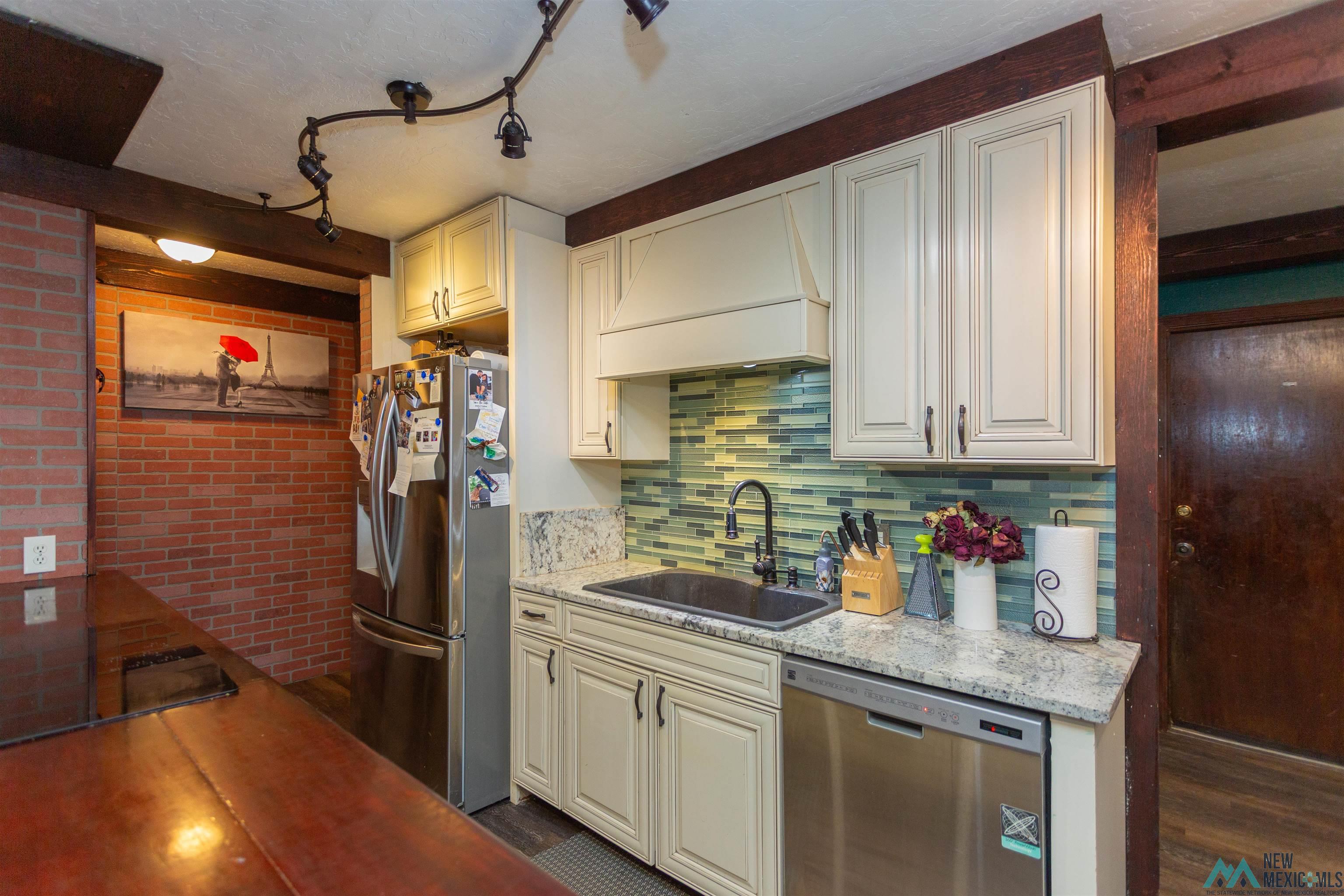 Roswell, New Mexico 88203, United States, 3 Bedrooms Bedrooms, ,2 BathroomsBathrooms,Residential,Active,220785