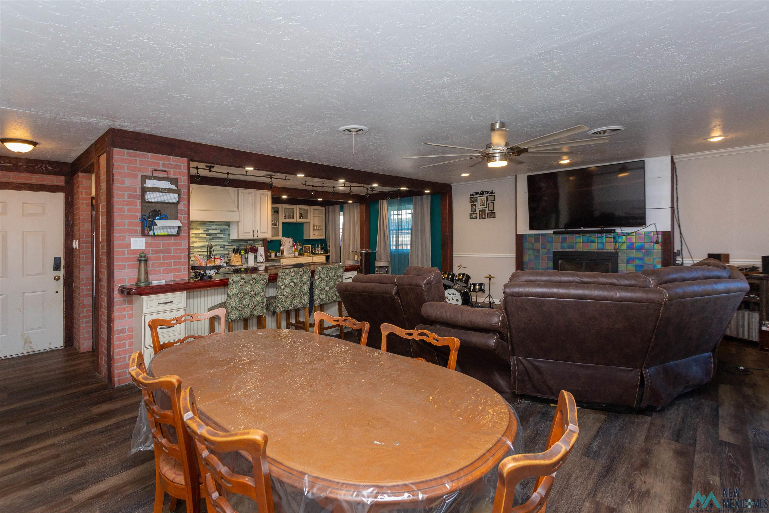 Roswell, New Mexico 88203, United States, 3 Bedrooms Bedrooms, ,2 BathroomsBathrooms,Residential,Active,220785