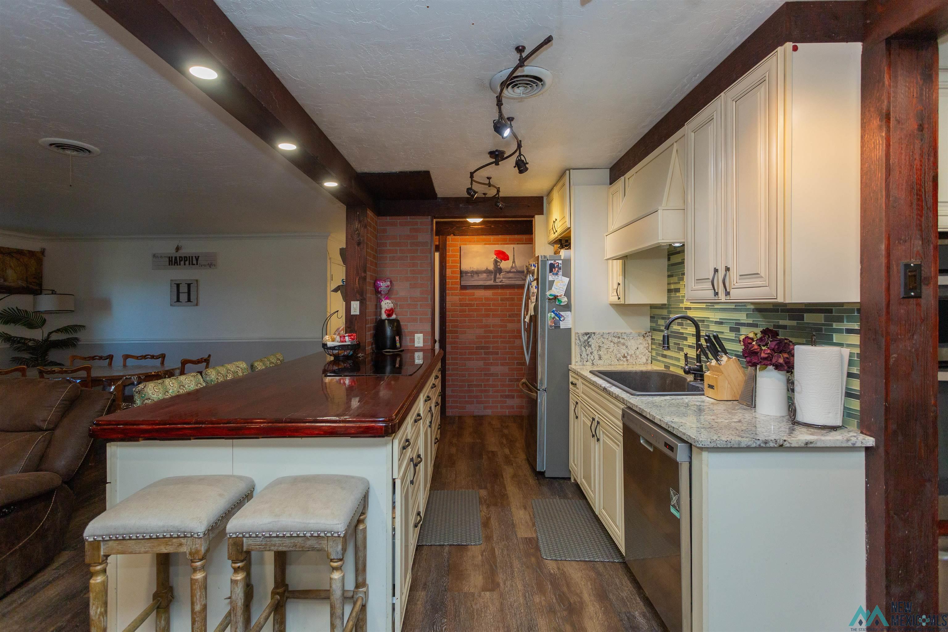 Roswell, New Mexico 88203, United States, 3 Bedrooms Bedrooms, ,2 BathroomsBathrooms,Residential,Active,220785