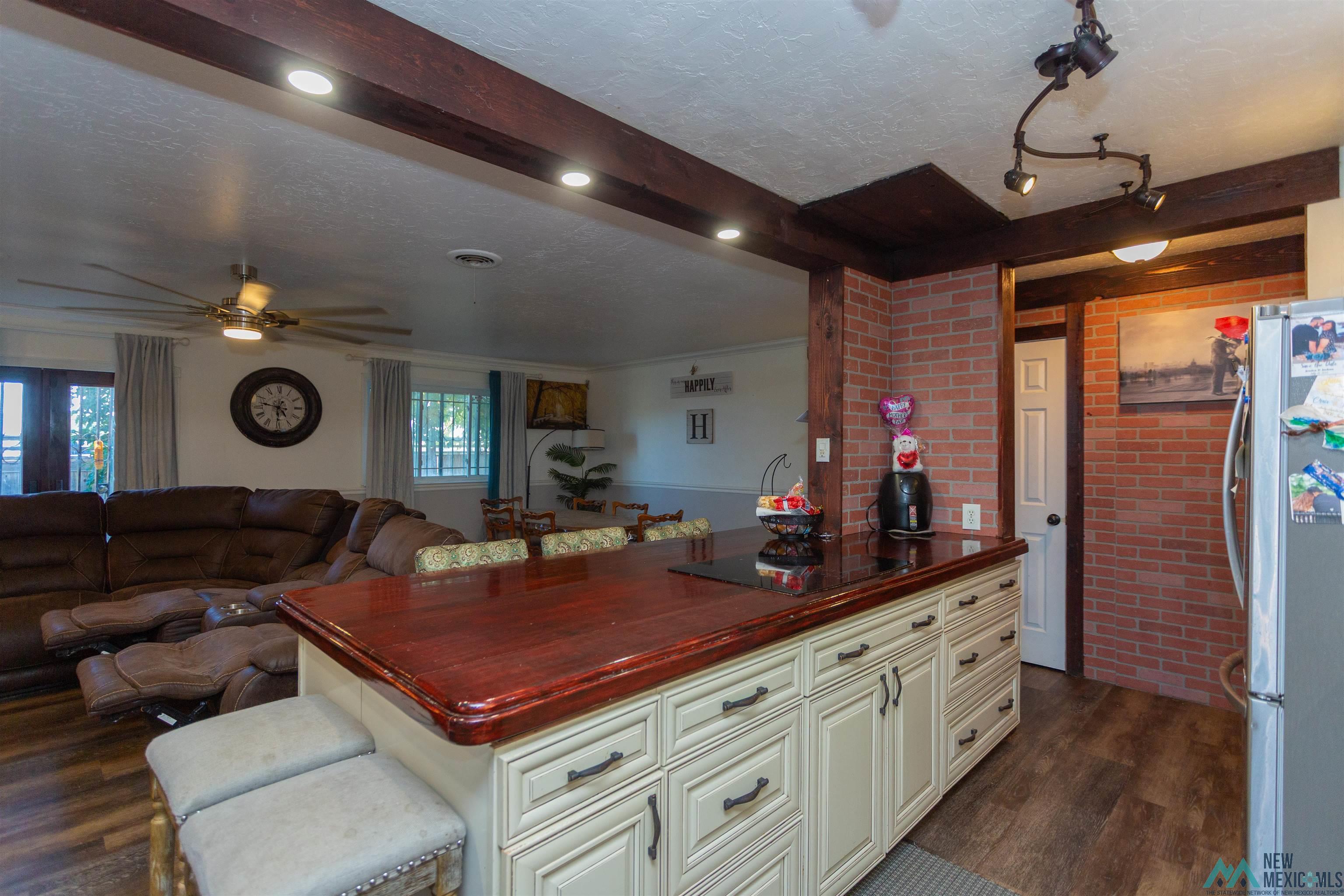 Roswell, New Mexico 88203, United States, 3 Bedrooms Bedrooms, ,2 BathroomsBathrooms,Residential,Active,220785