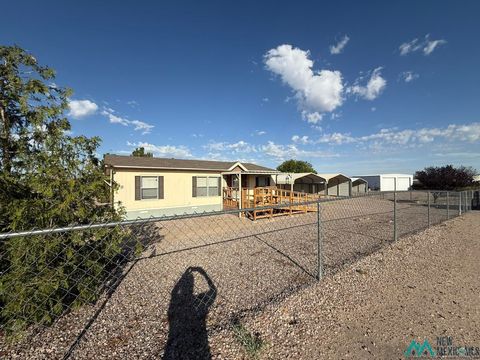 Mobile Home For Sale - 300 Black Range Avenue<br/> Elephant Butte, NM 87935